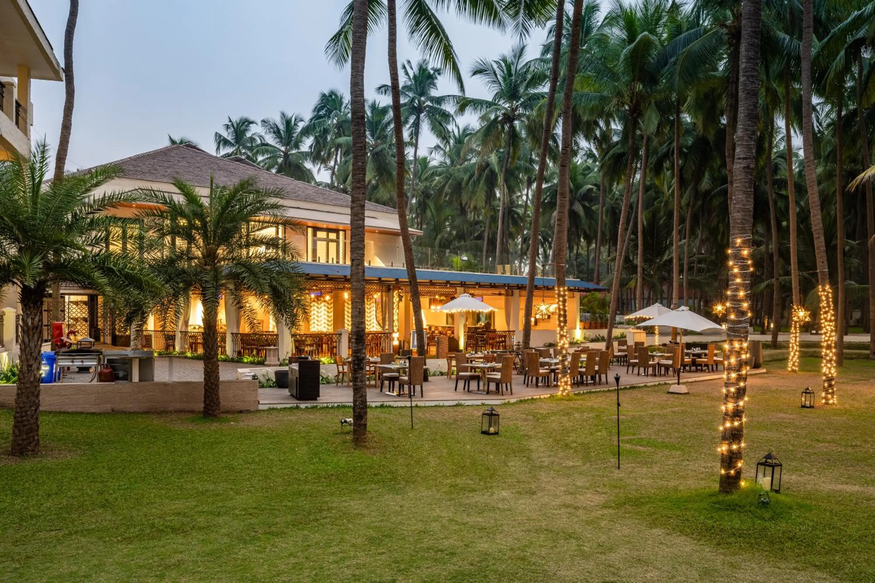 Restaurant/places to eat in Silver Waves Resort & Spa - Daman