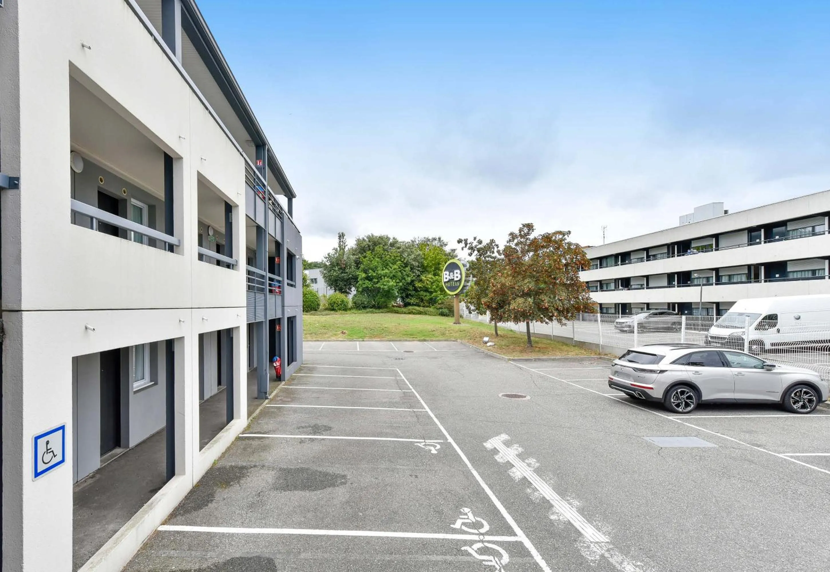 Parking in B&B HOTEL Toulouse Cité de l'Espace Mouchotte