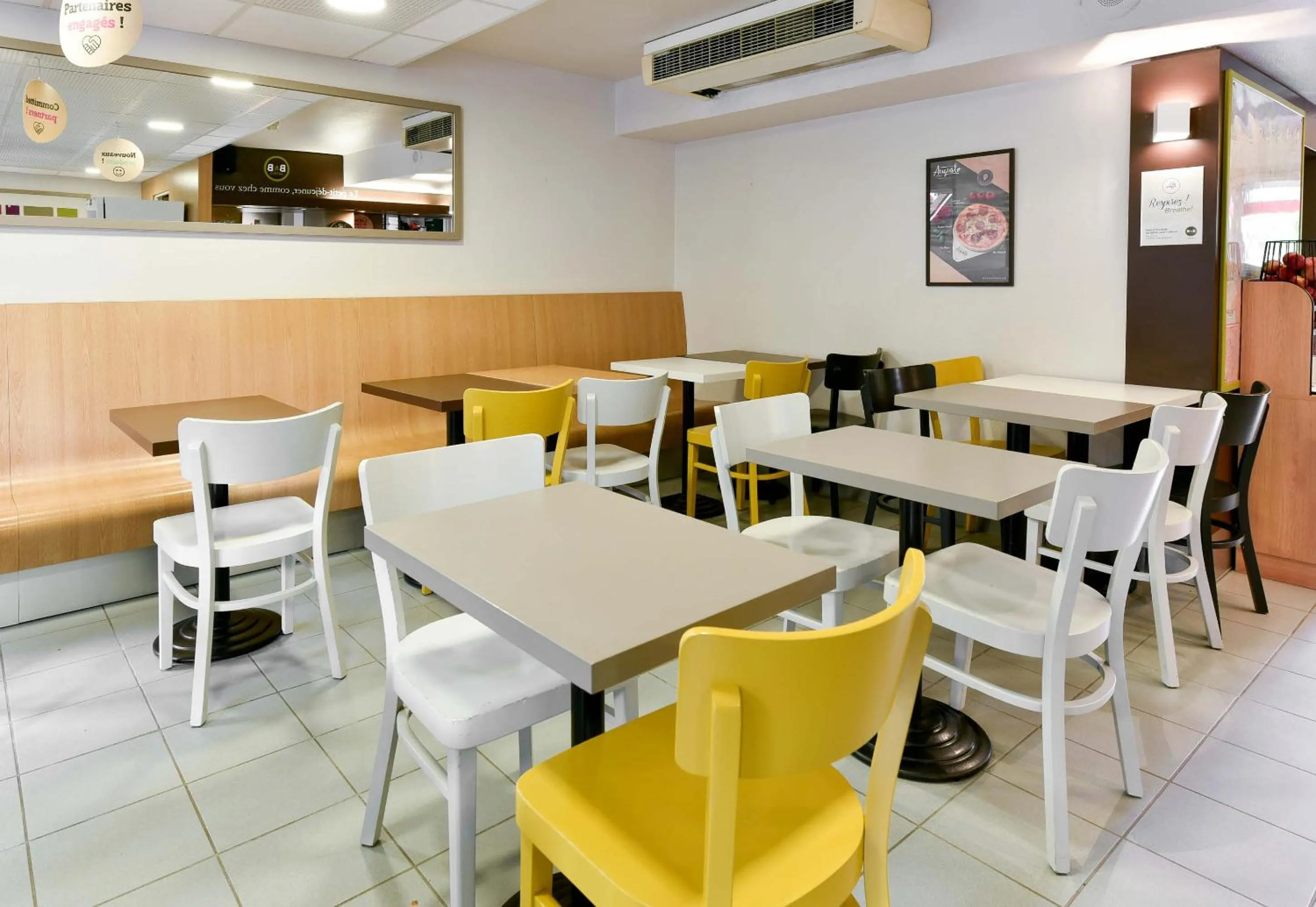 Restaurant/places to eat in B&B HOTEL Toulouse Cité de l'Espace Mouchotte