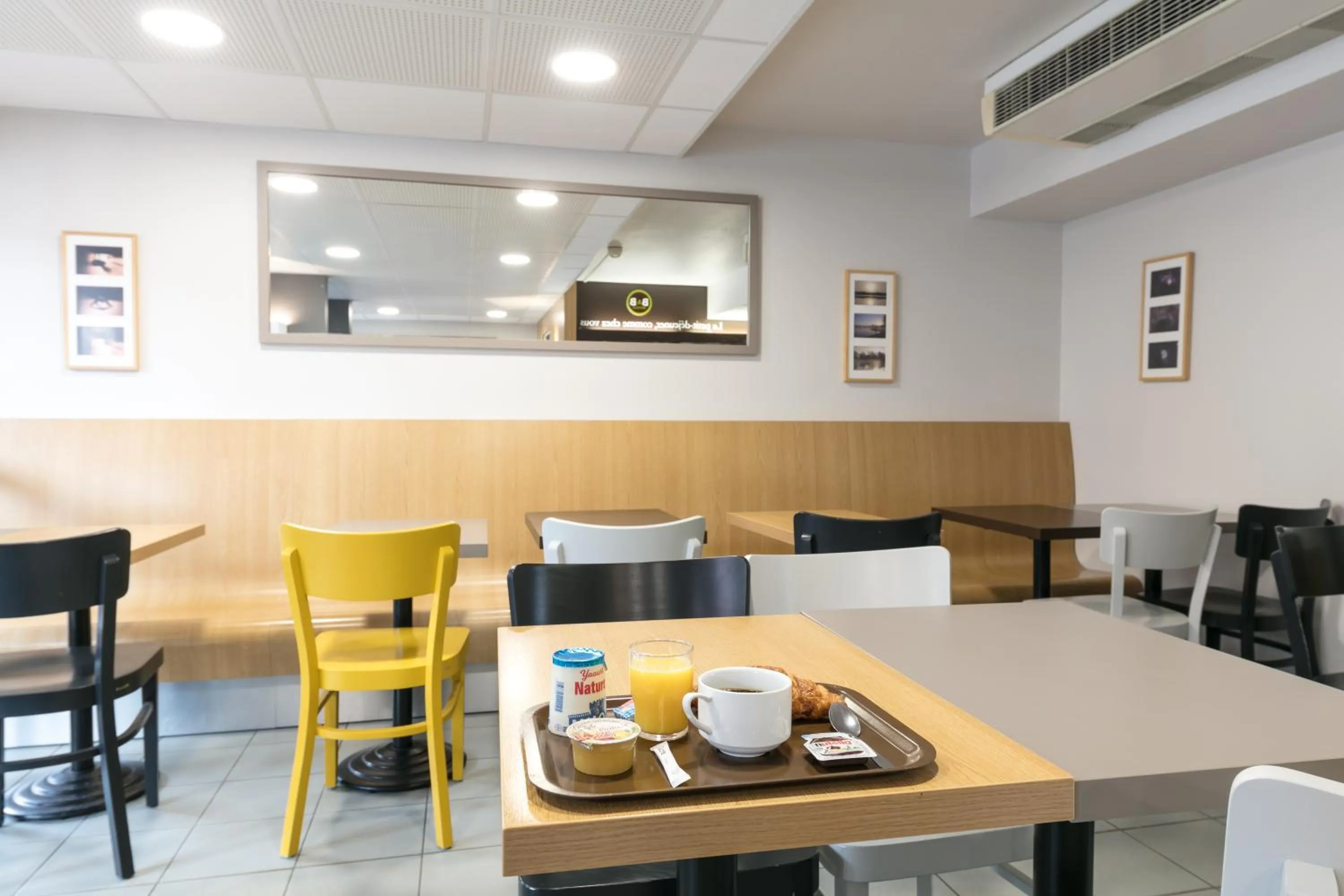 Restaurant/places to eat in B&B HOTEL Toulouse Cité de l'Espace Mouchotte