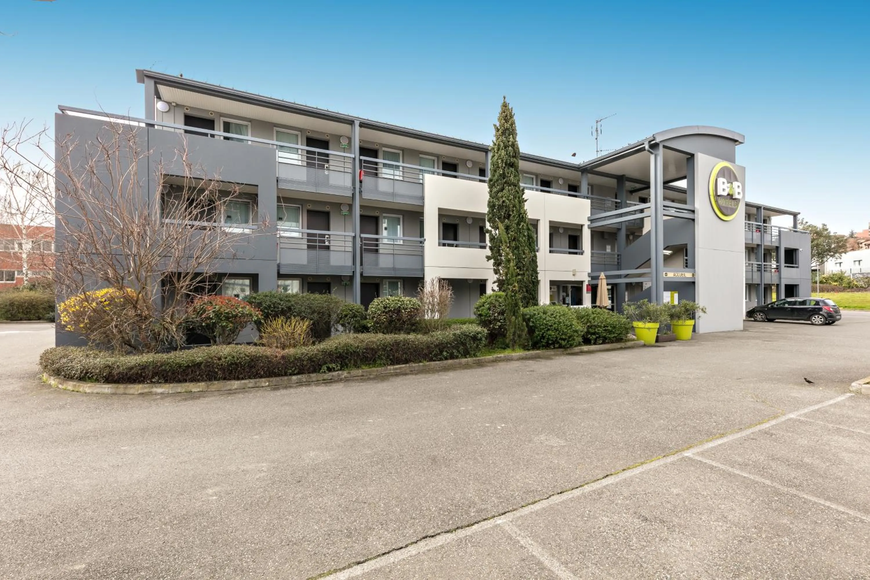 Facade/entrance in B&B HOTEL Toulouse Cité de l'Espace Mouchotte