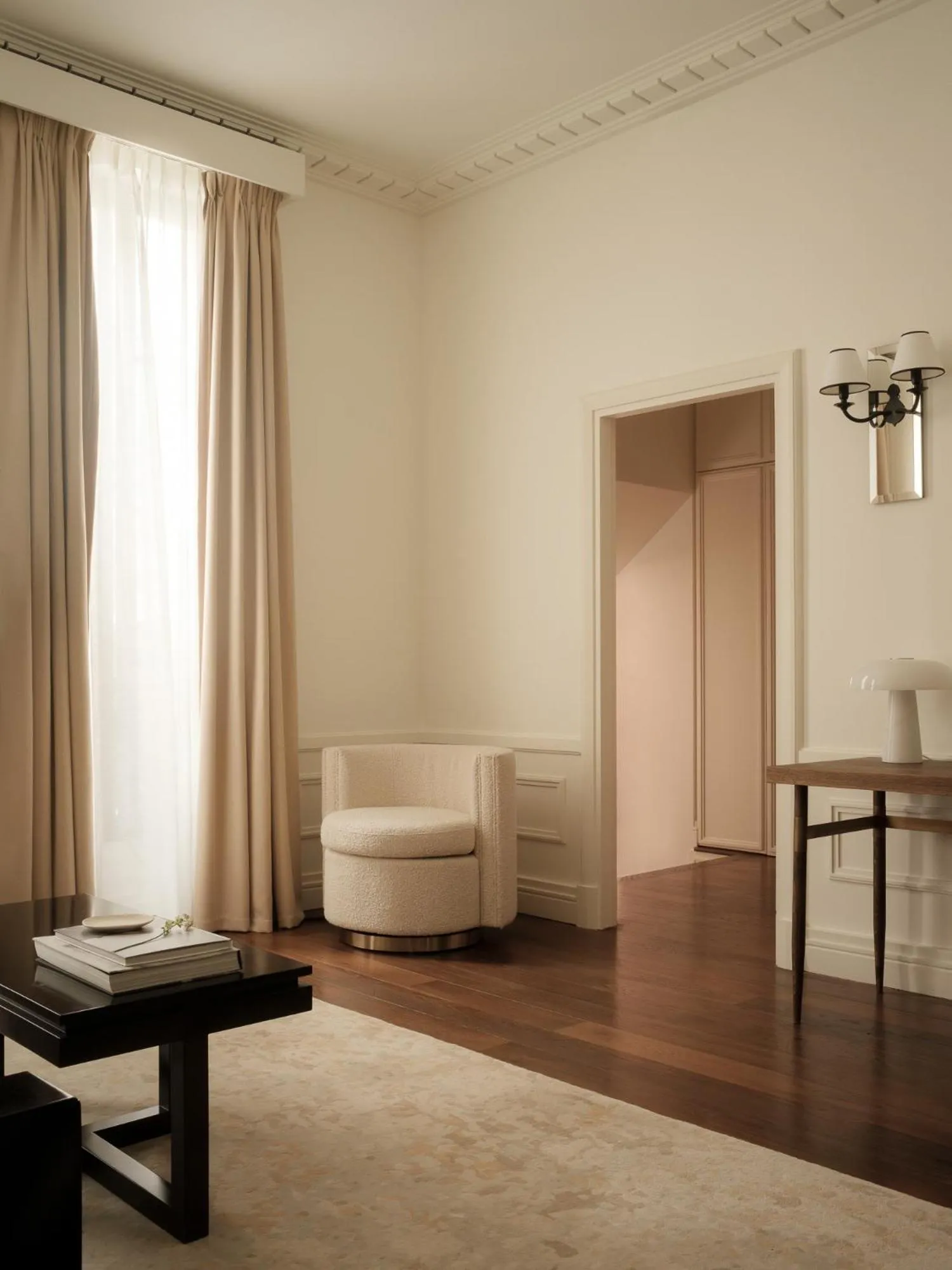 Bedroom in Maison Delano Paris