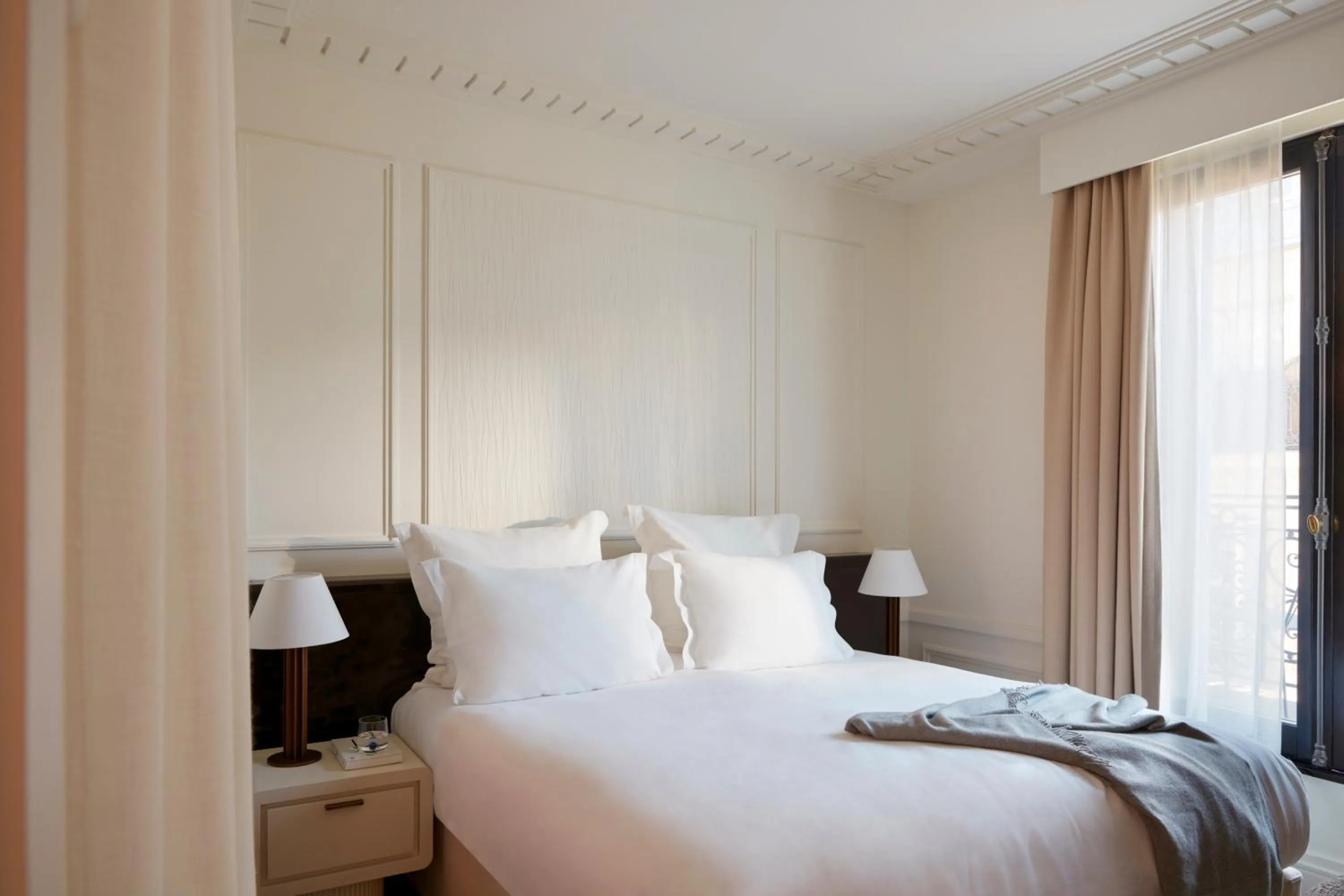 Bedroom, Bed in Maison Delano Paris
