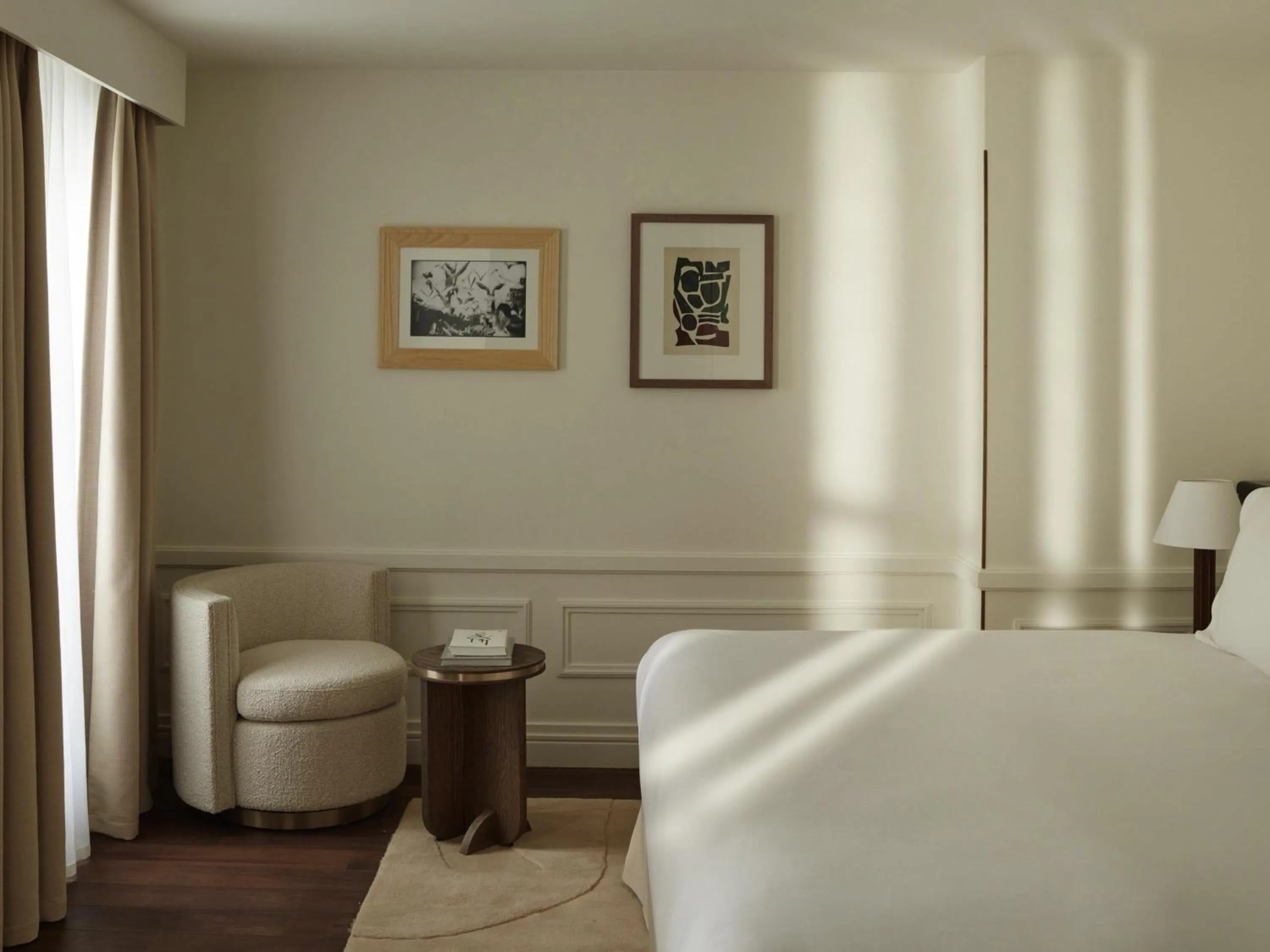 Bedroom, Bed in Maison Delano Paris