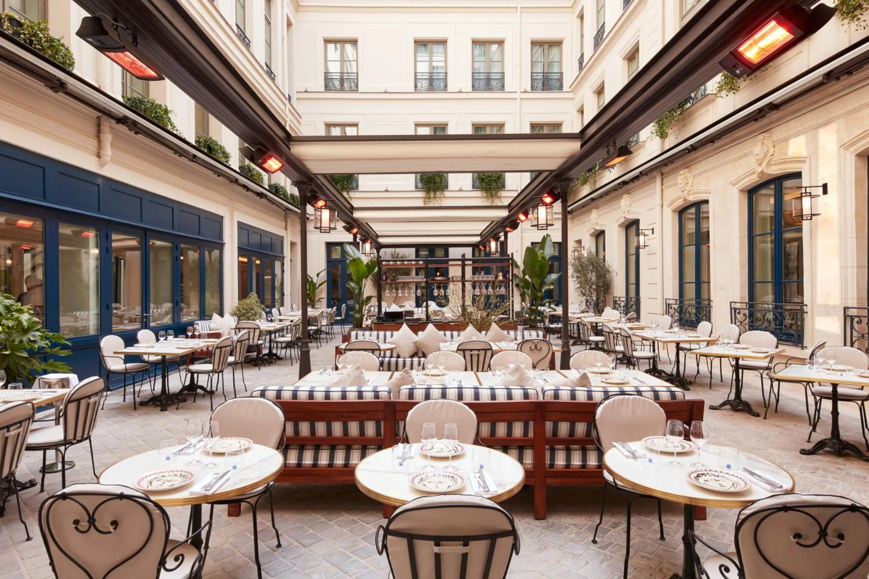 Restaurant/places to eat in Maison Delano Paris