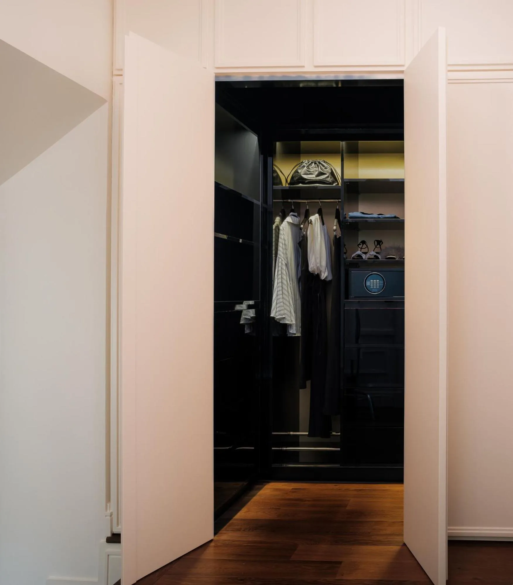 wardrobe in Maison Delano Paris