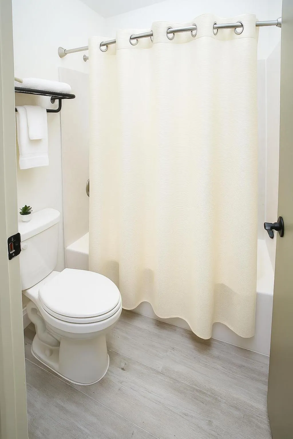 Shower in The Woodrose- NEWLY RENOVATED