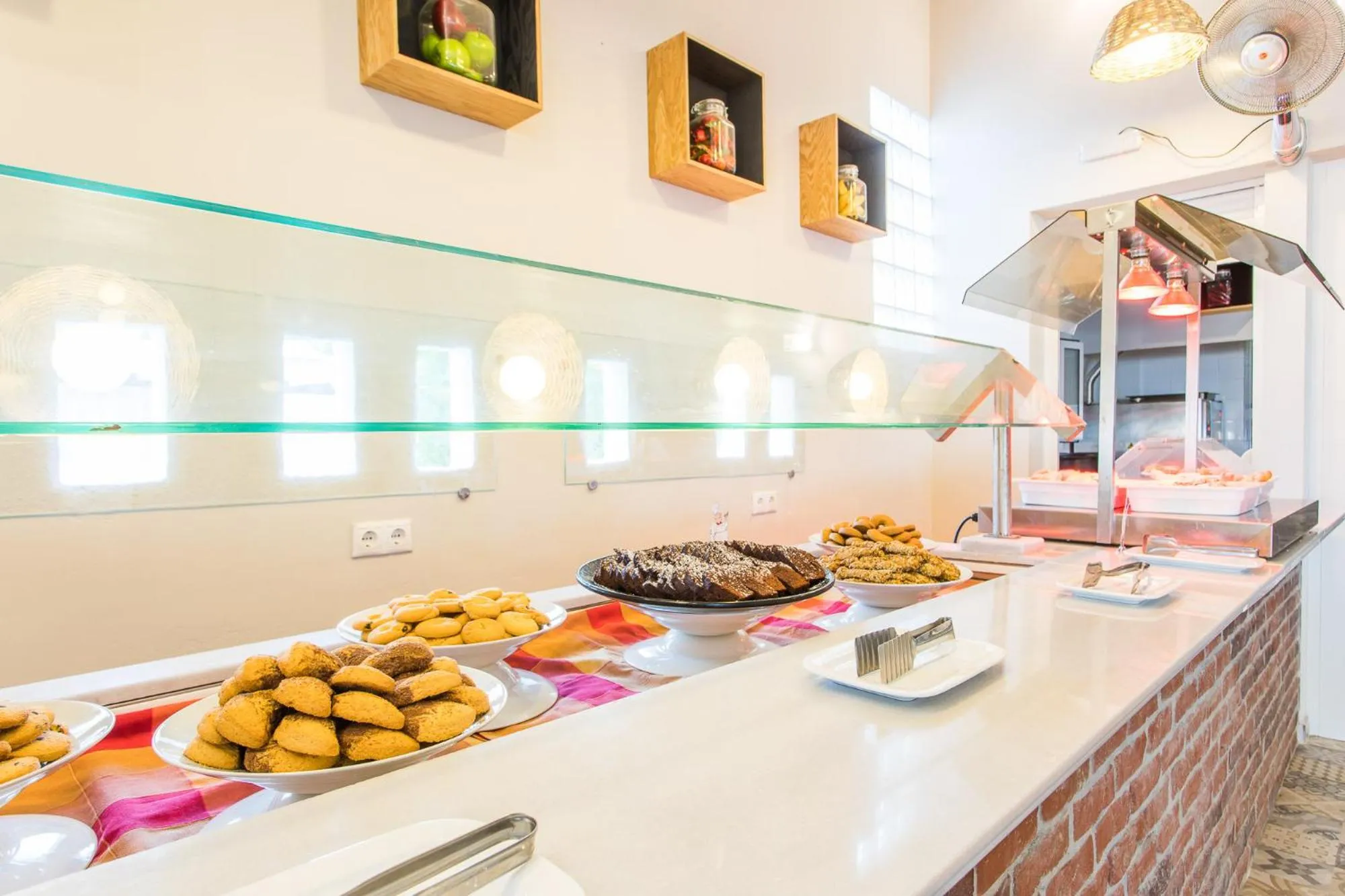 Restaurant/places to eat in Coral Blue Beach Hotel Gerakini