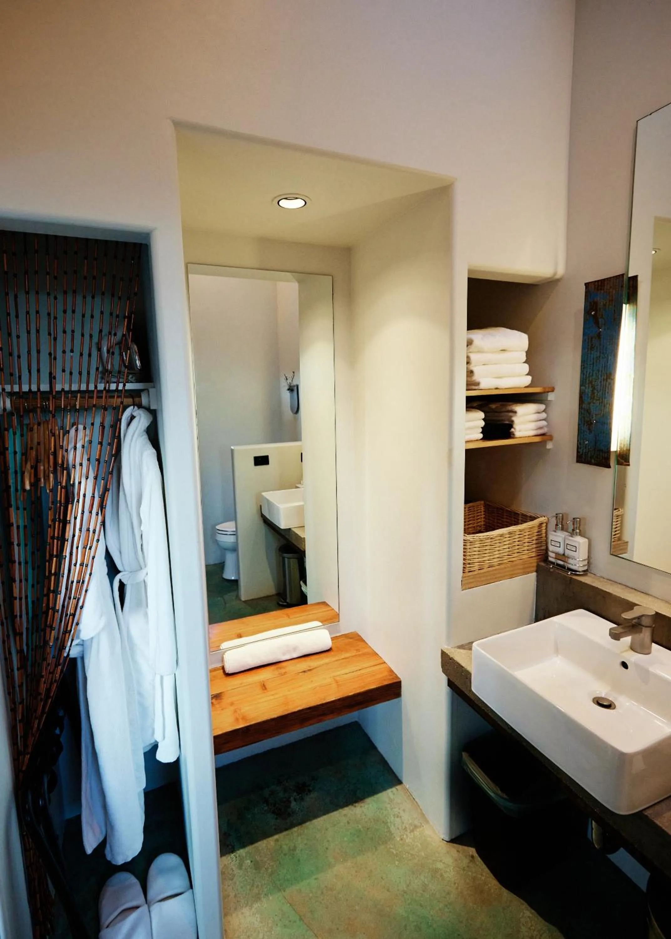 Bathroom, Bed in Sacred Sands