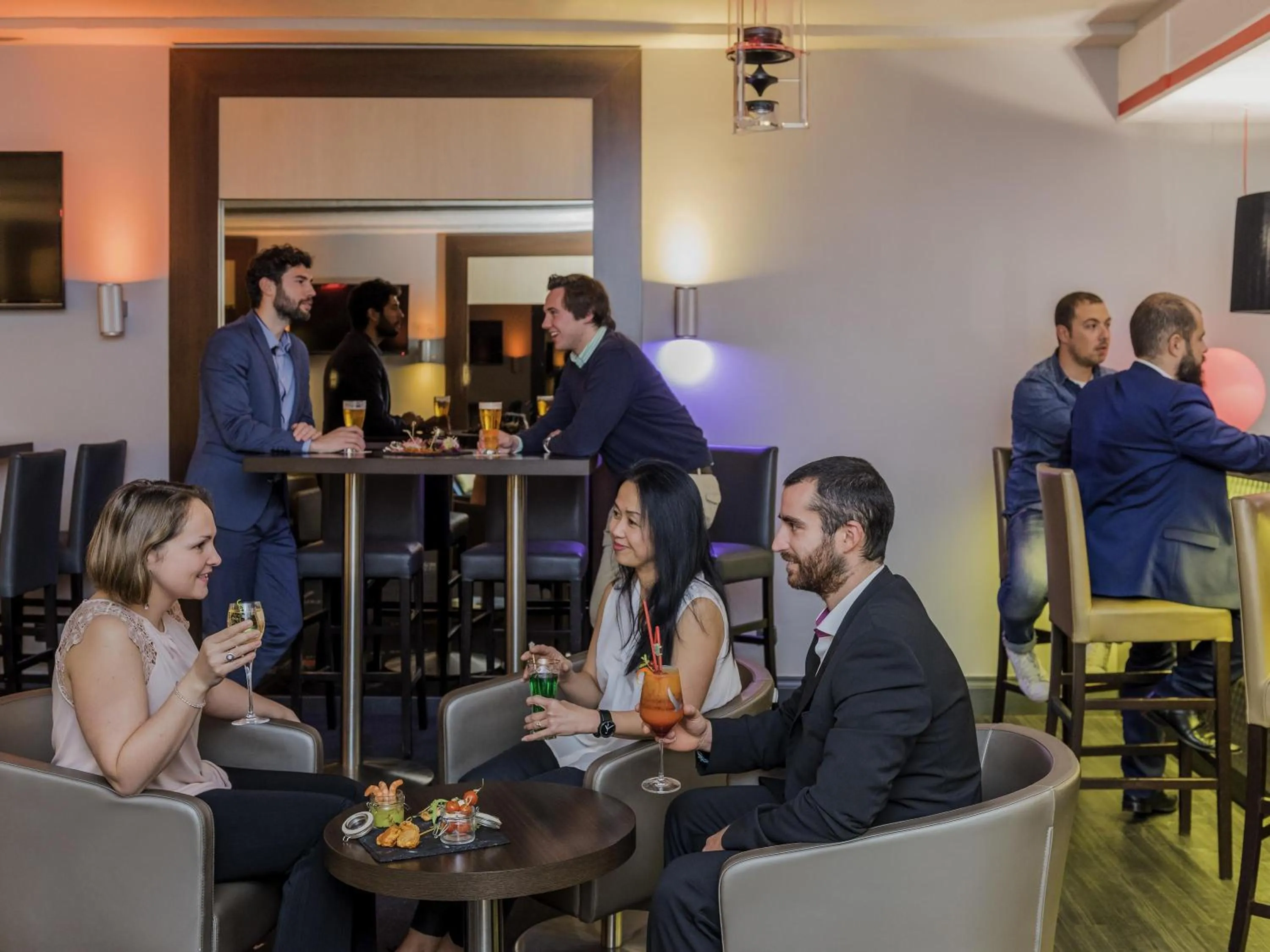 Lounge or bar in Mercure Paris Velizy