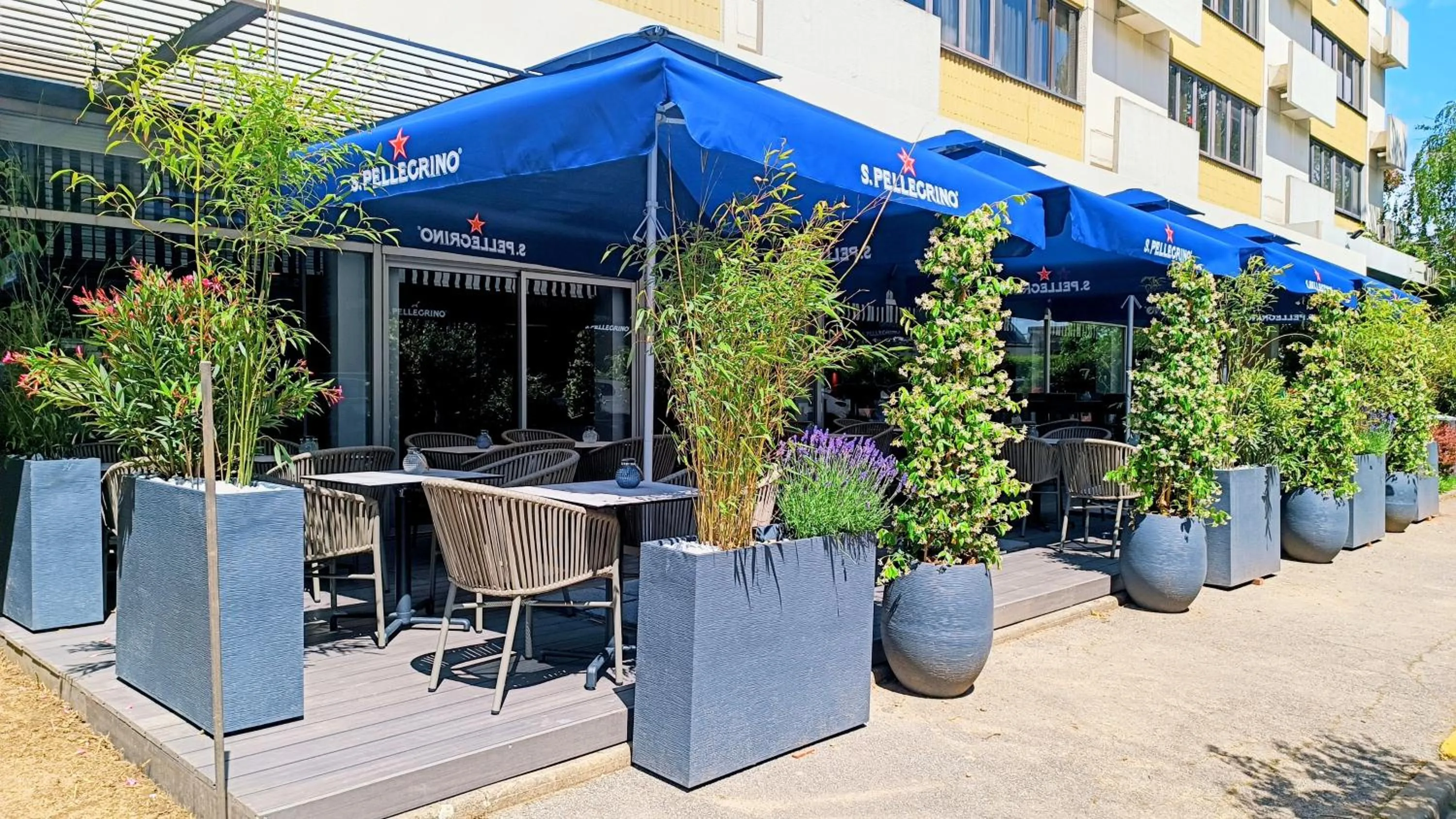 Patio in Mercure Paris Velizy