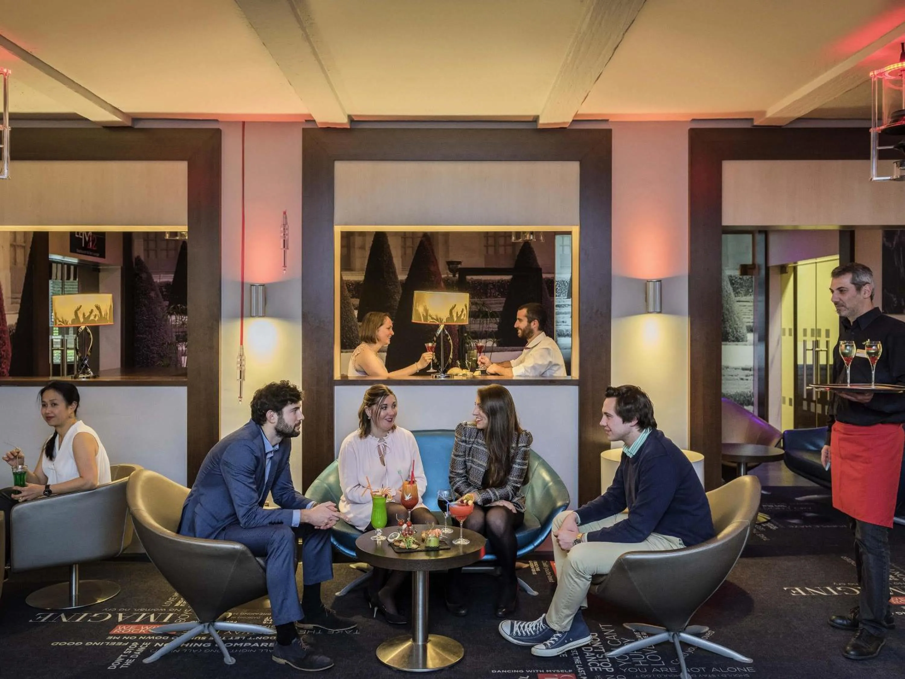 Lounge or bar in Mercure Paris Velizy