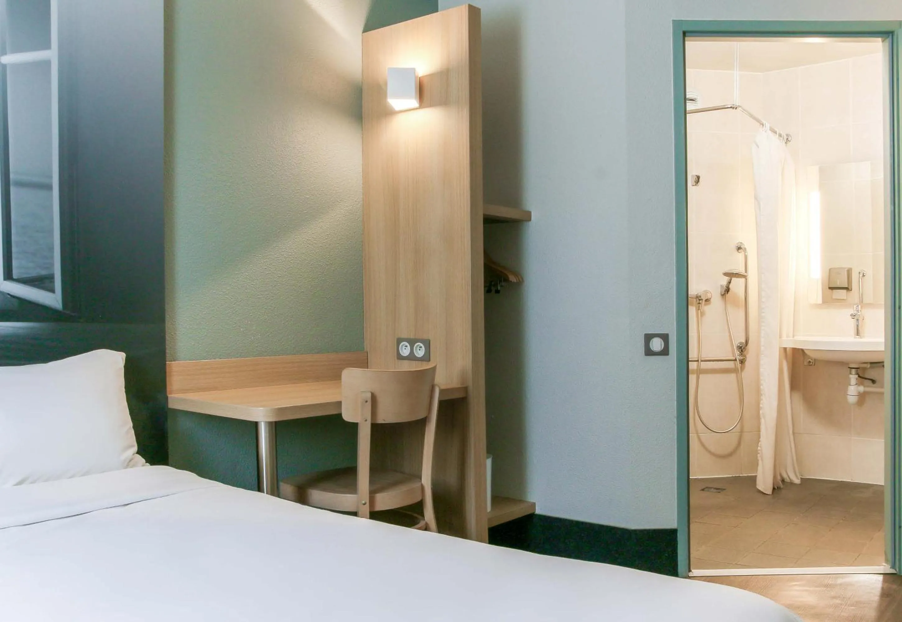 Photo of the whole room, Bed in B&B HOTEL Fréjus Roquebrune-sur-Argens