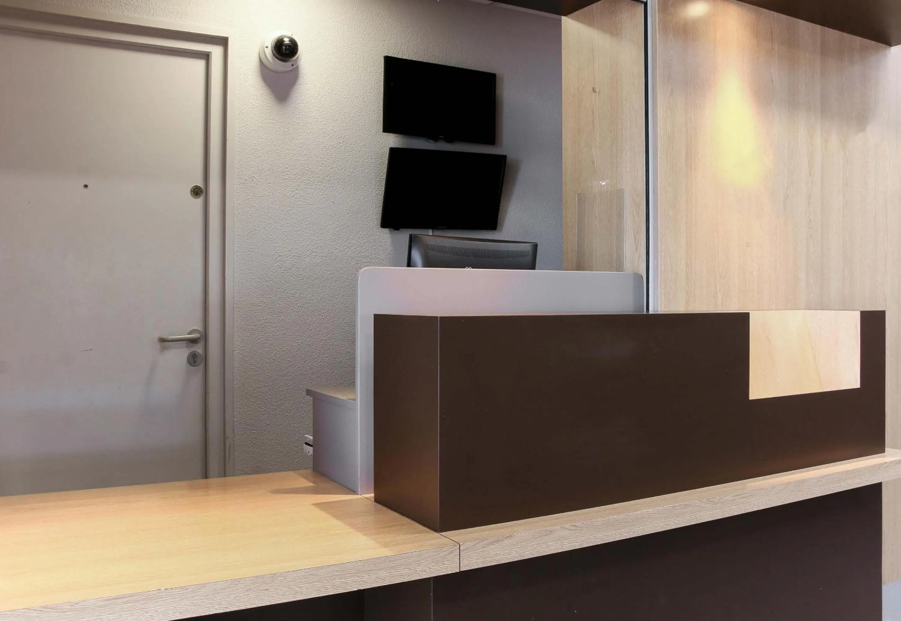 Lobby or reception in B&B HOTEL Fréjus Roquebrune-sur-Argens