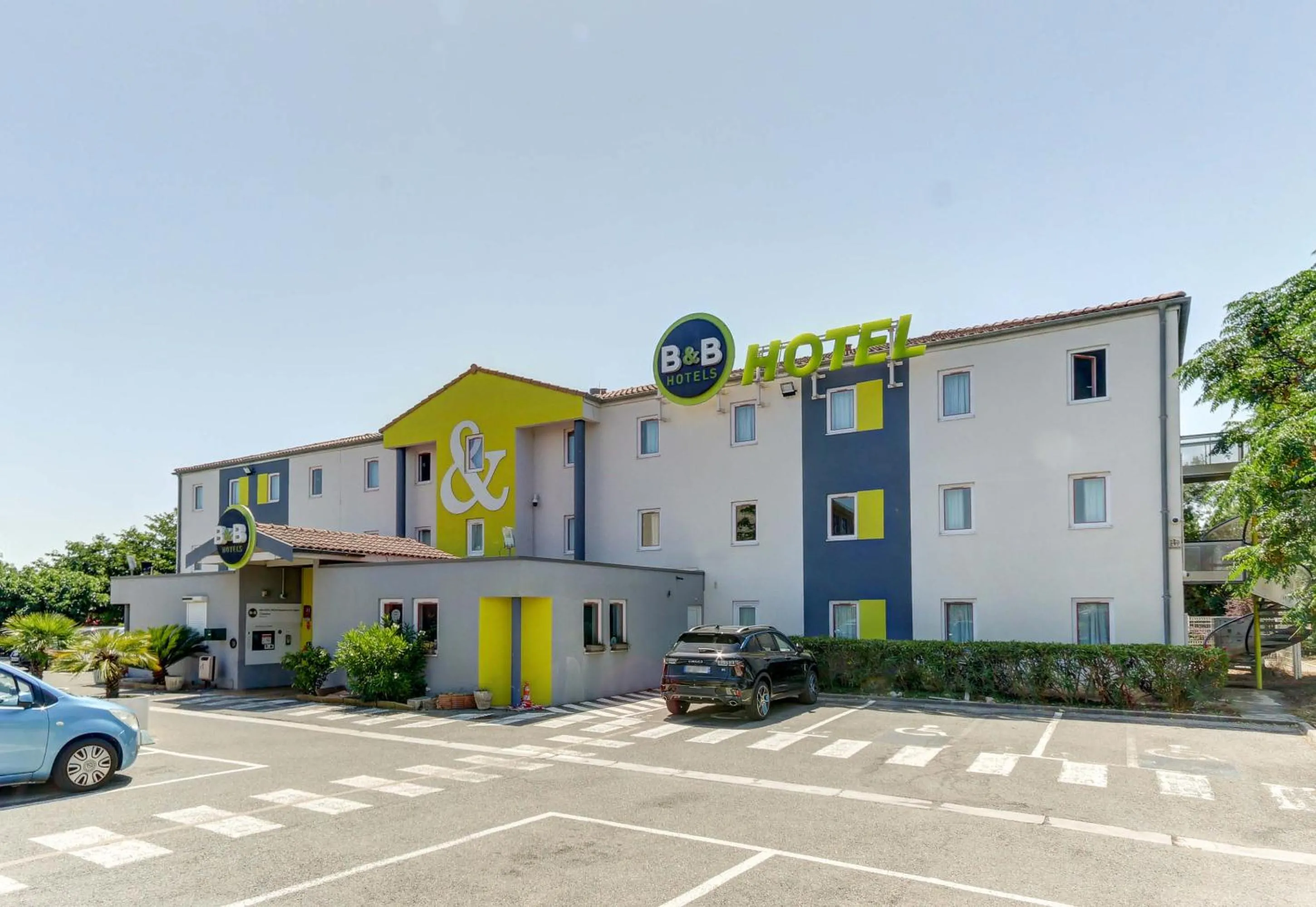 Property building in B&B HOTEL Fréjus Roquebrune-sur-Argens