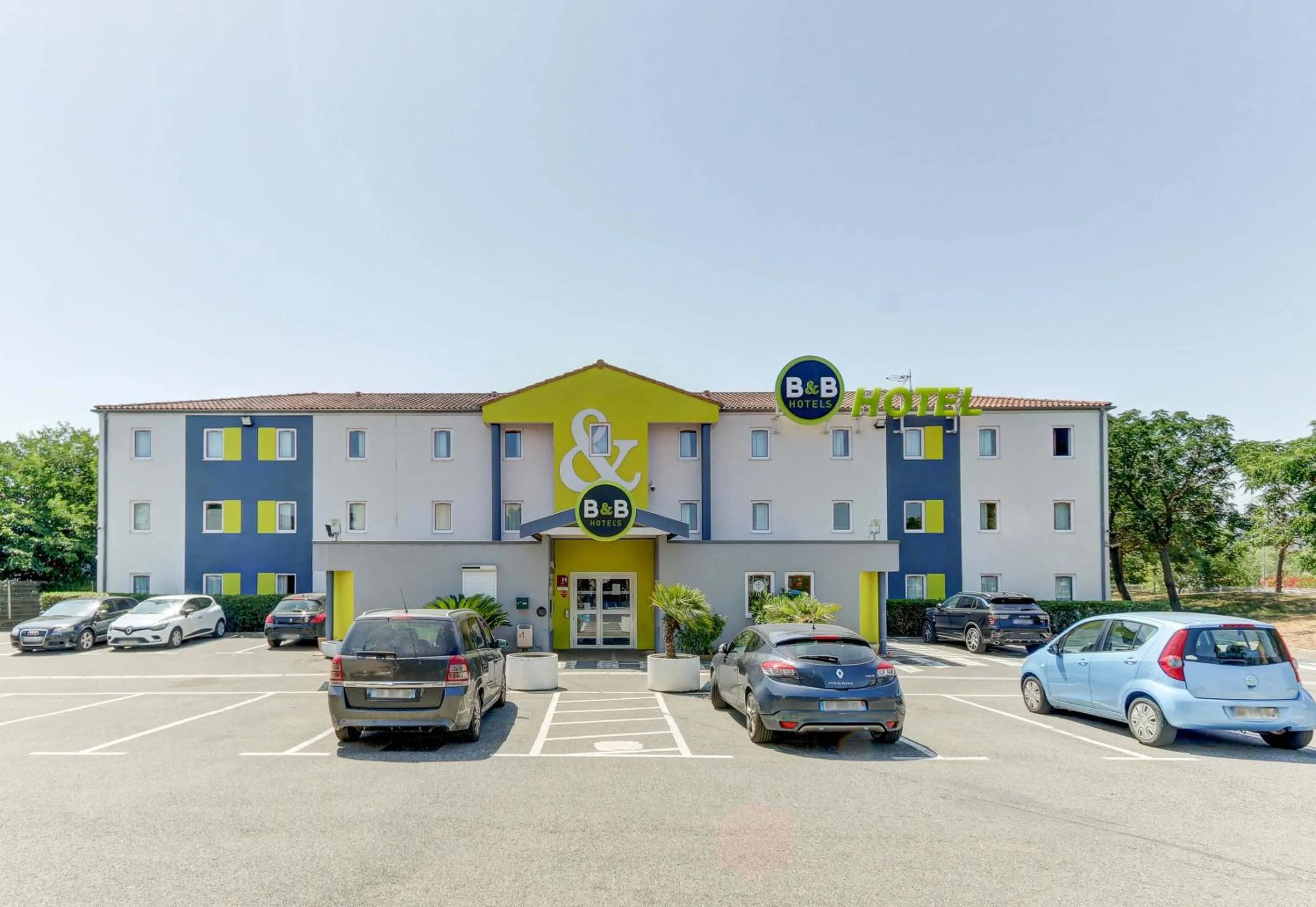 Property building in B&B HOTEL Fréjus Roquebrune-sur-Argens