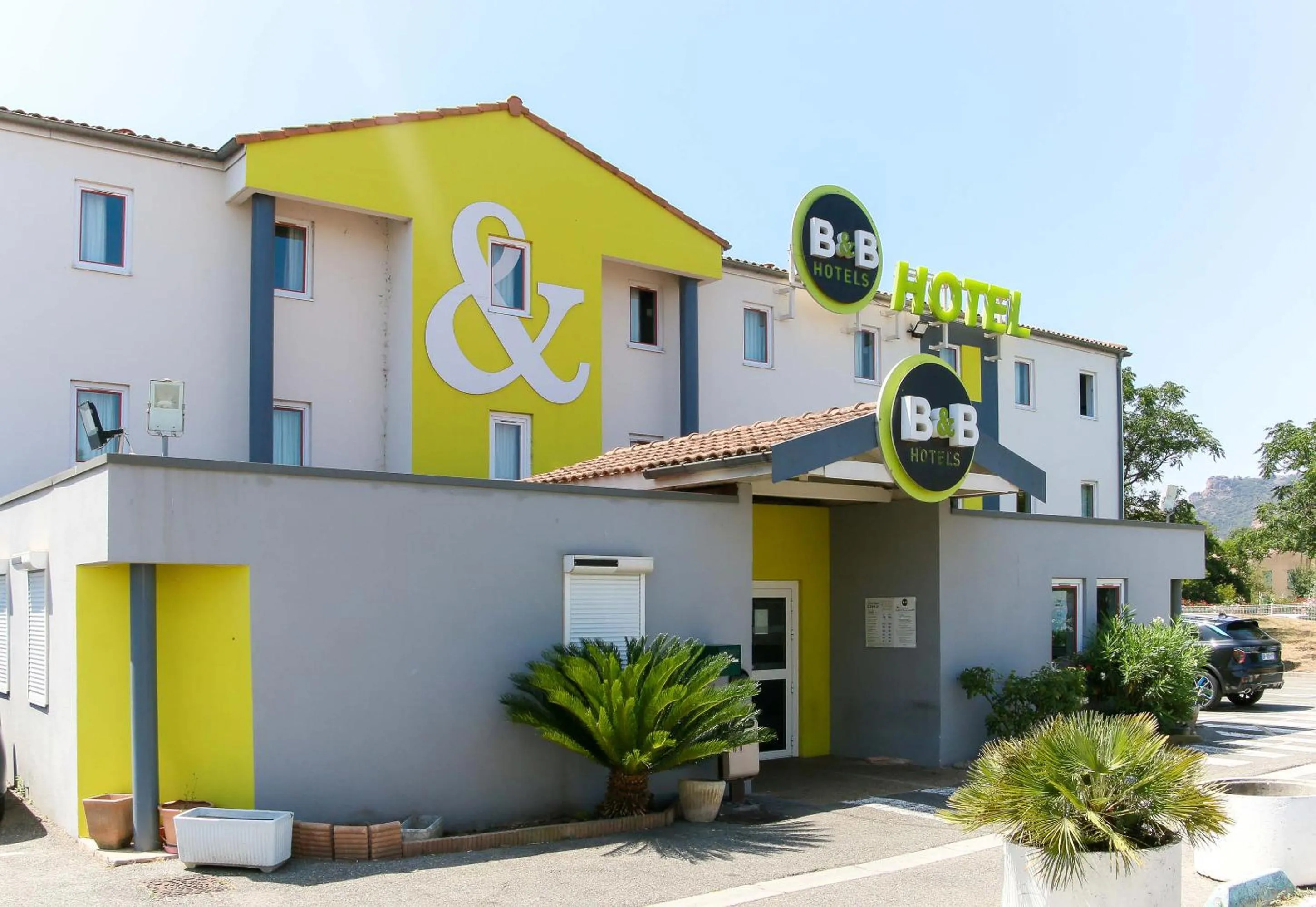 Property building in B&B HOTEL Fréjus Roquebrune-sur-Argens