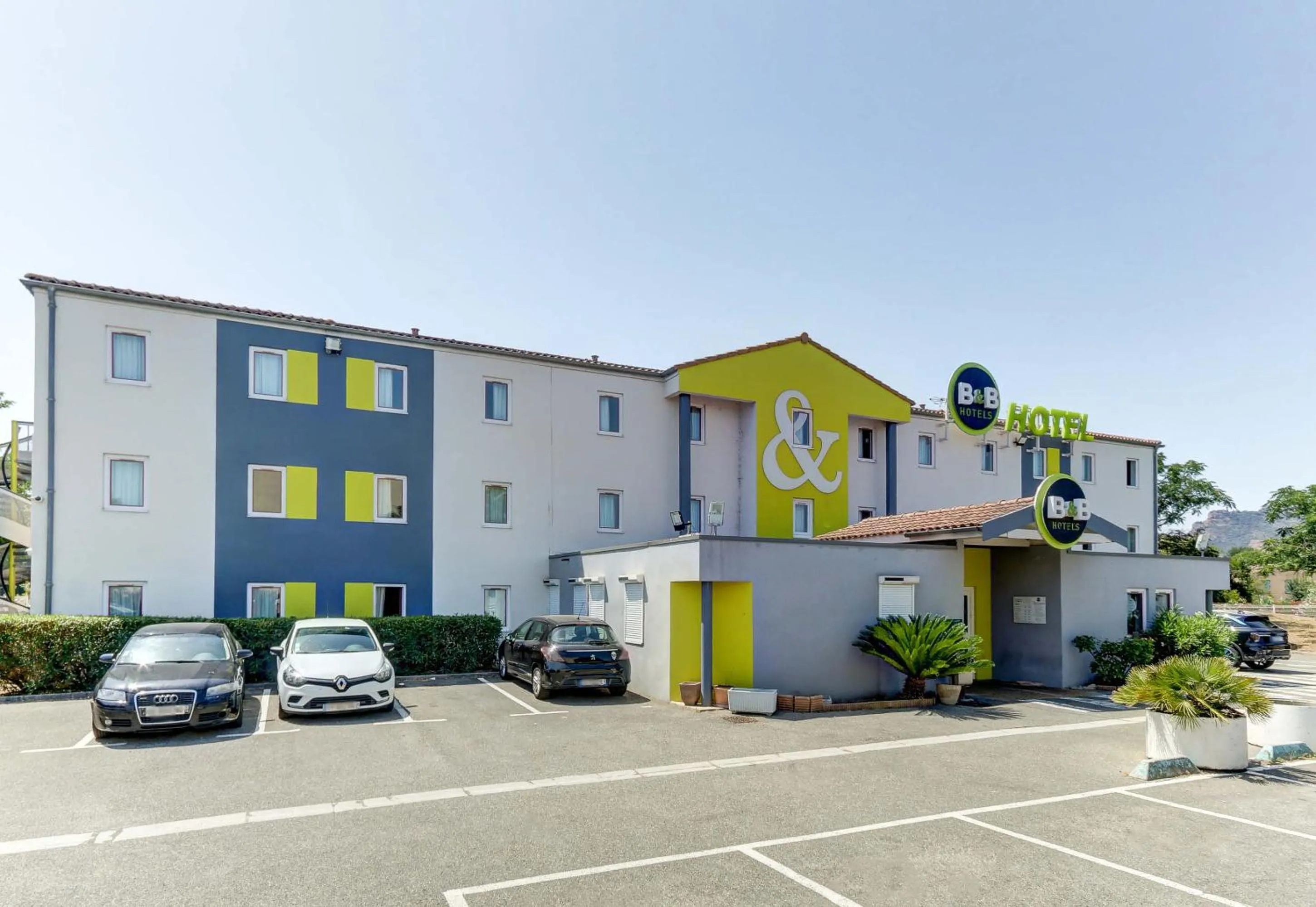 Property building in B&B HOTEL Fréjus Roquebrune-sur-Argens