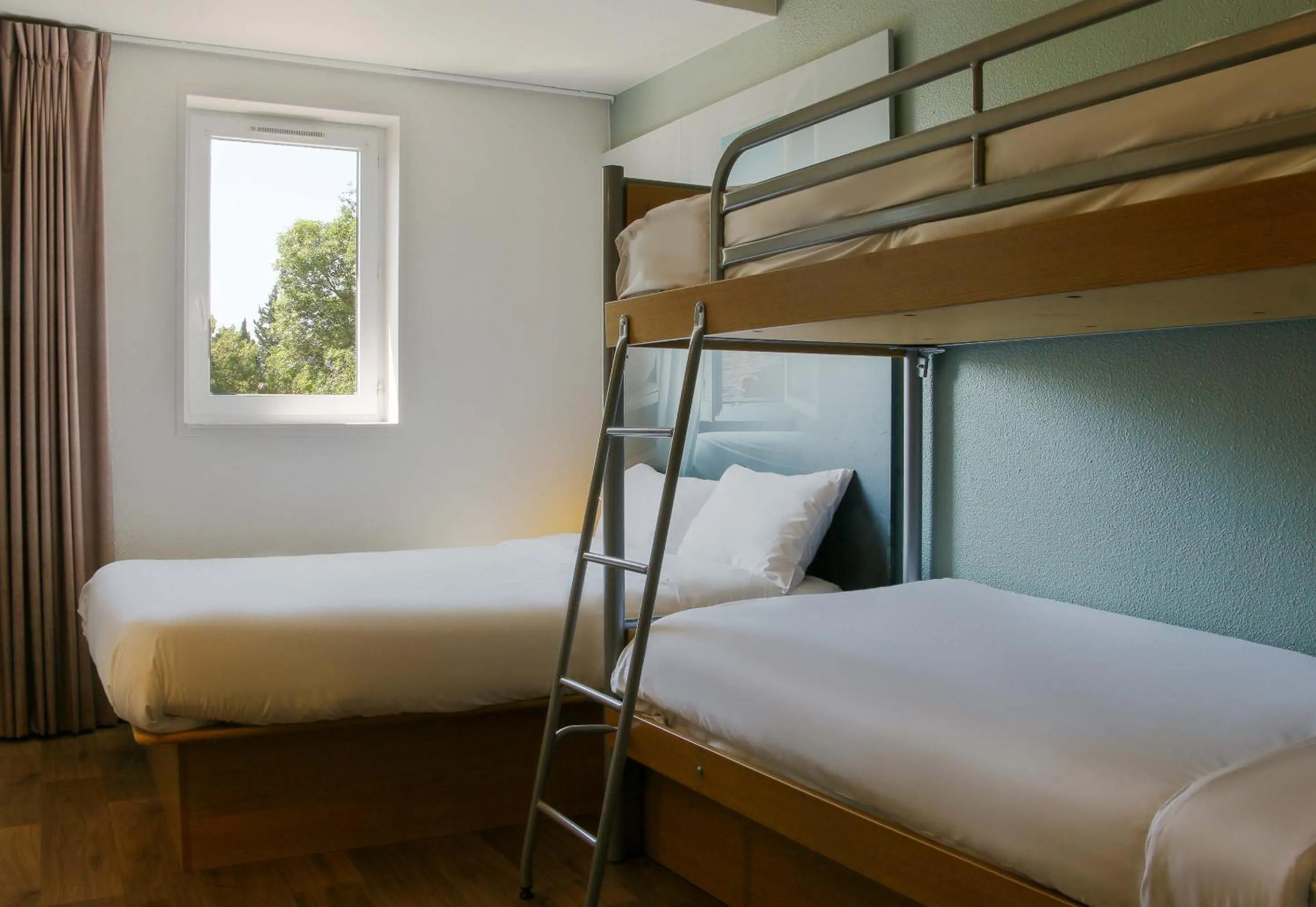 Bedroom, Bed in B&B HOTEL Fréjus Roquebrune-sur-Argens