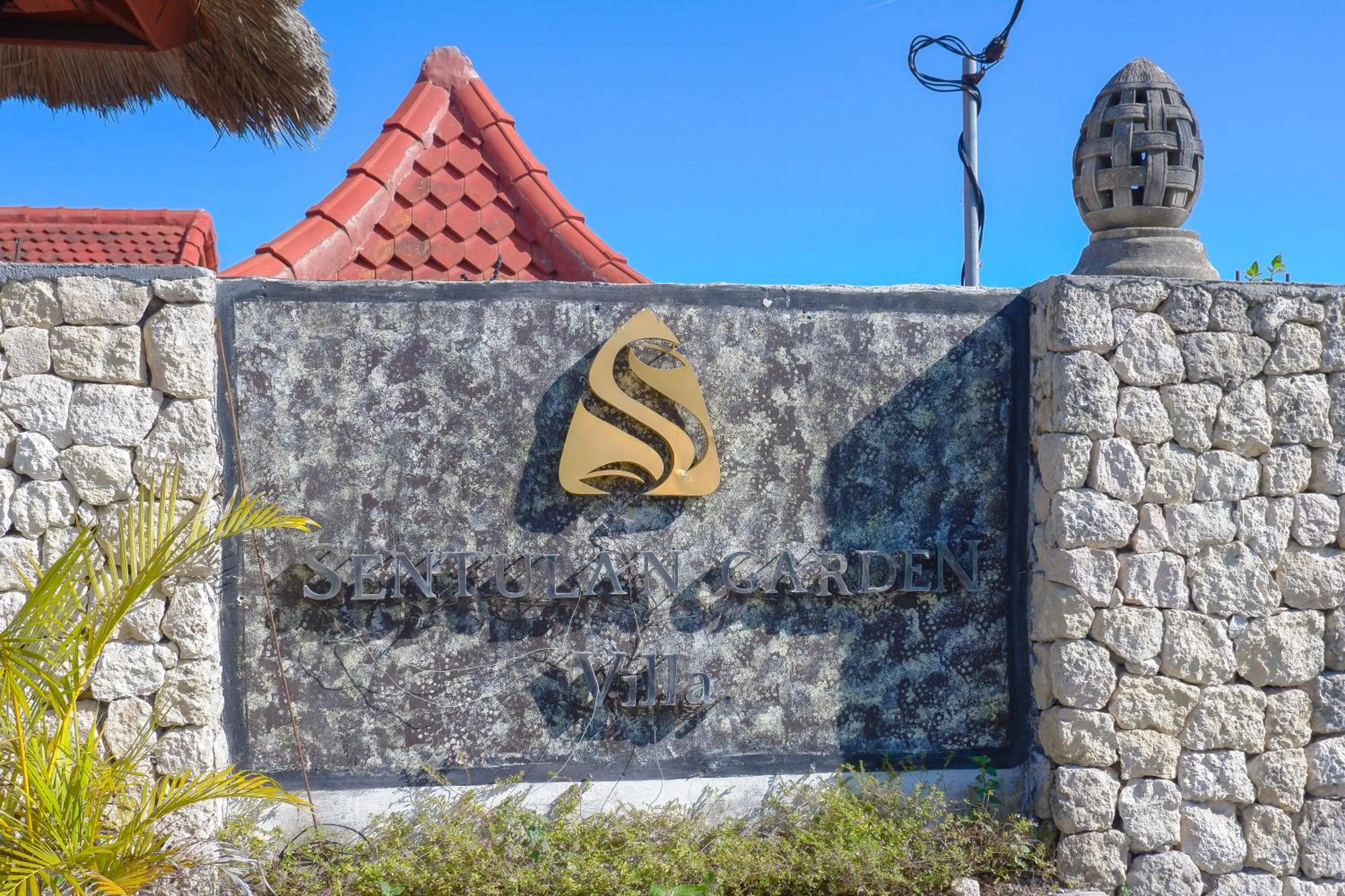 Facade/entrance in Sentulan Garden