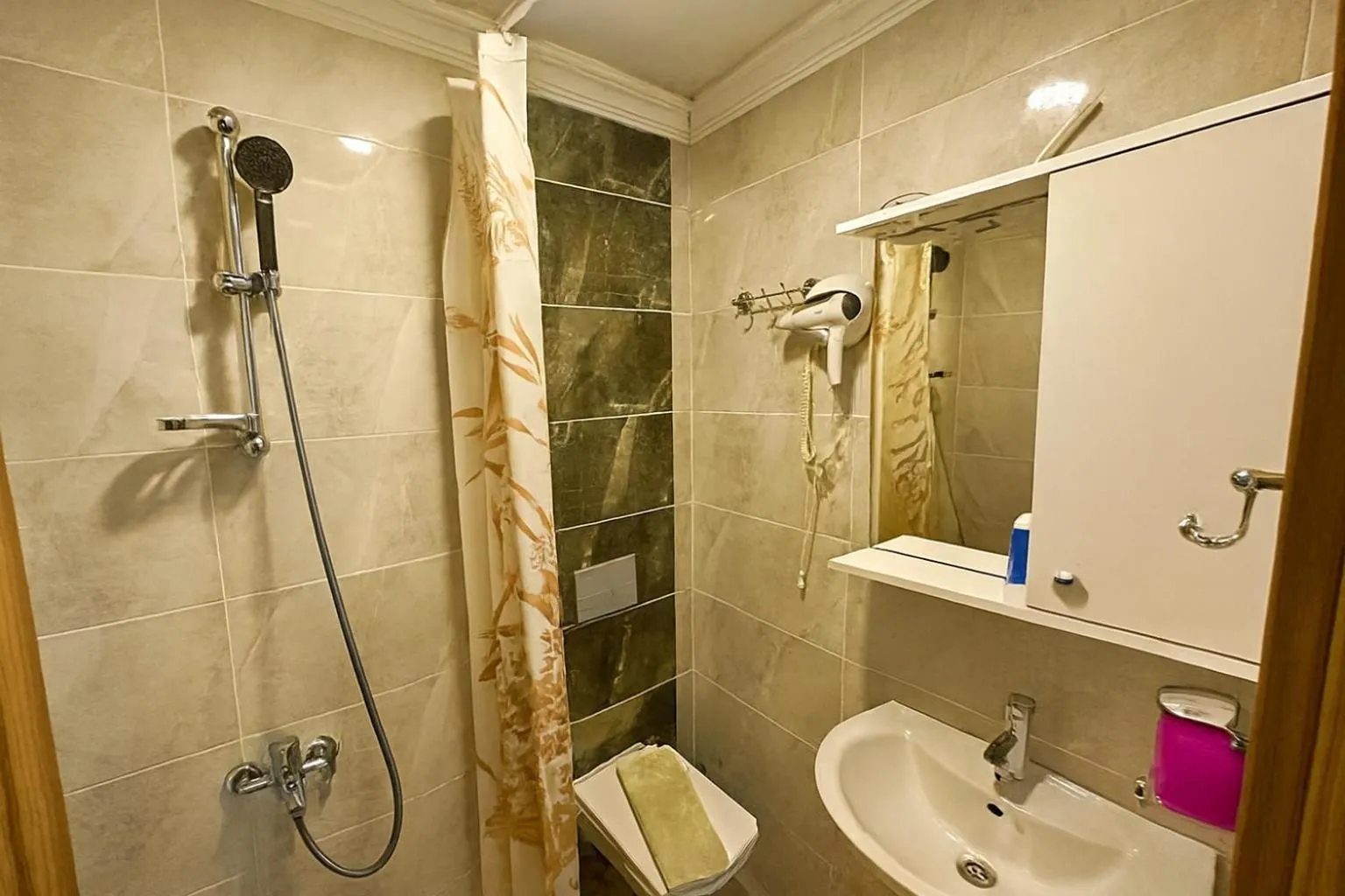 Shower in Biter Hotel