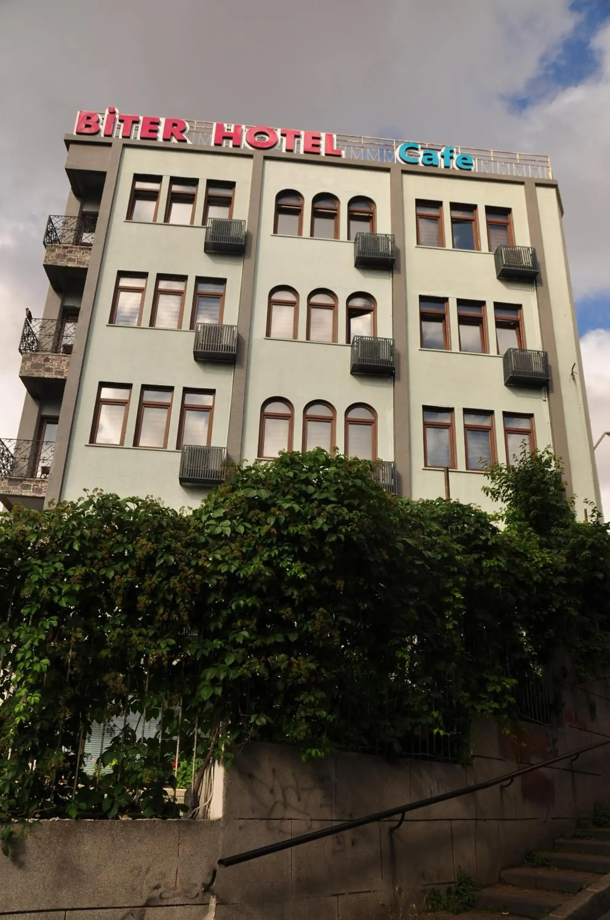 Property building in Biter Hotel Property building in Biter Hotel