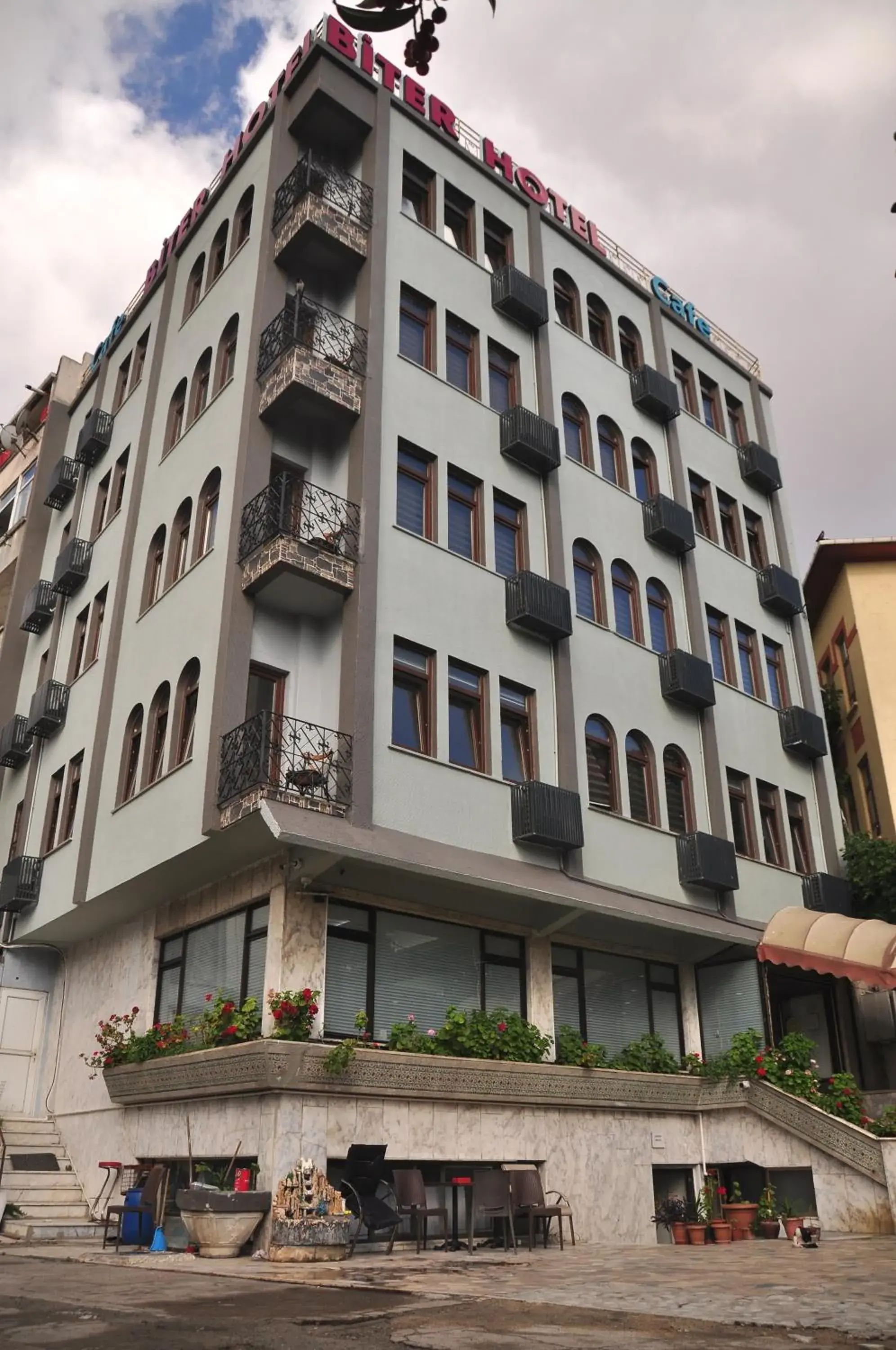 Property building in Biter Hotel Property building in Biter Hotel