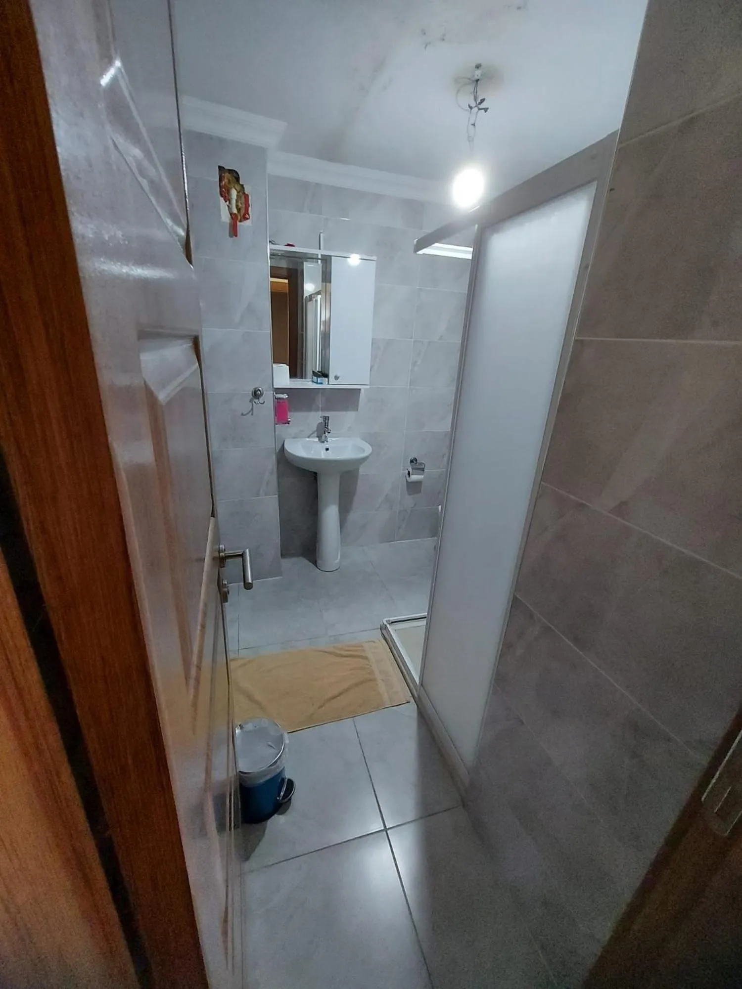 Shower in Biter Hotel