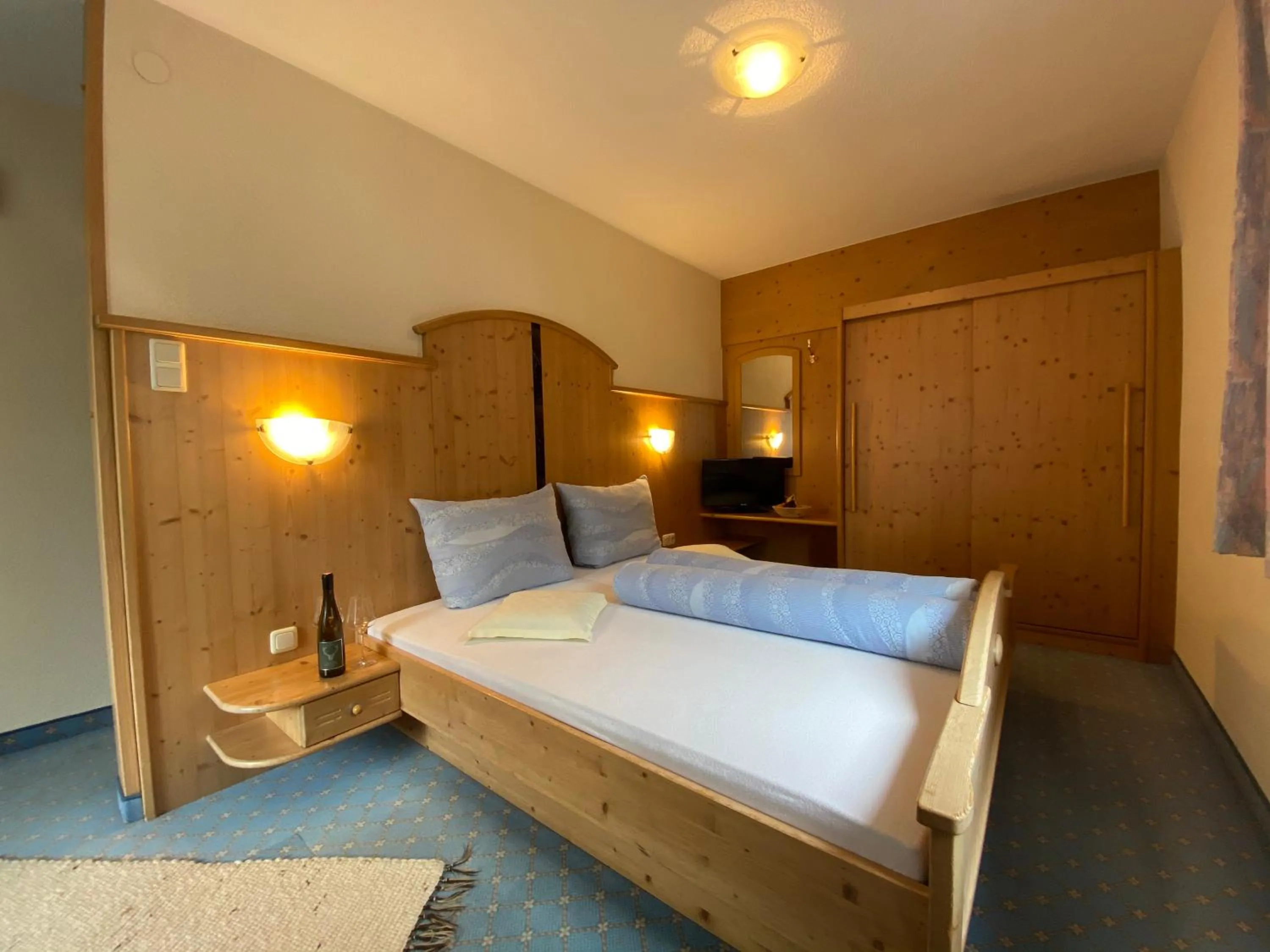 Photo of the whole room, Bed in Hotel Jägerhof