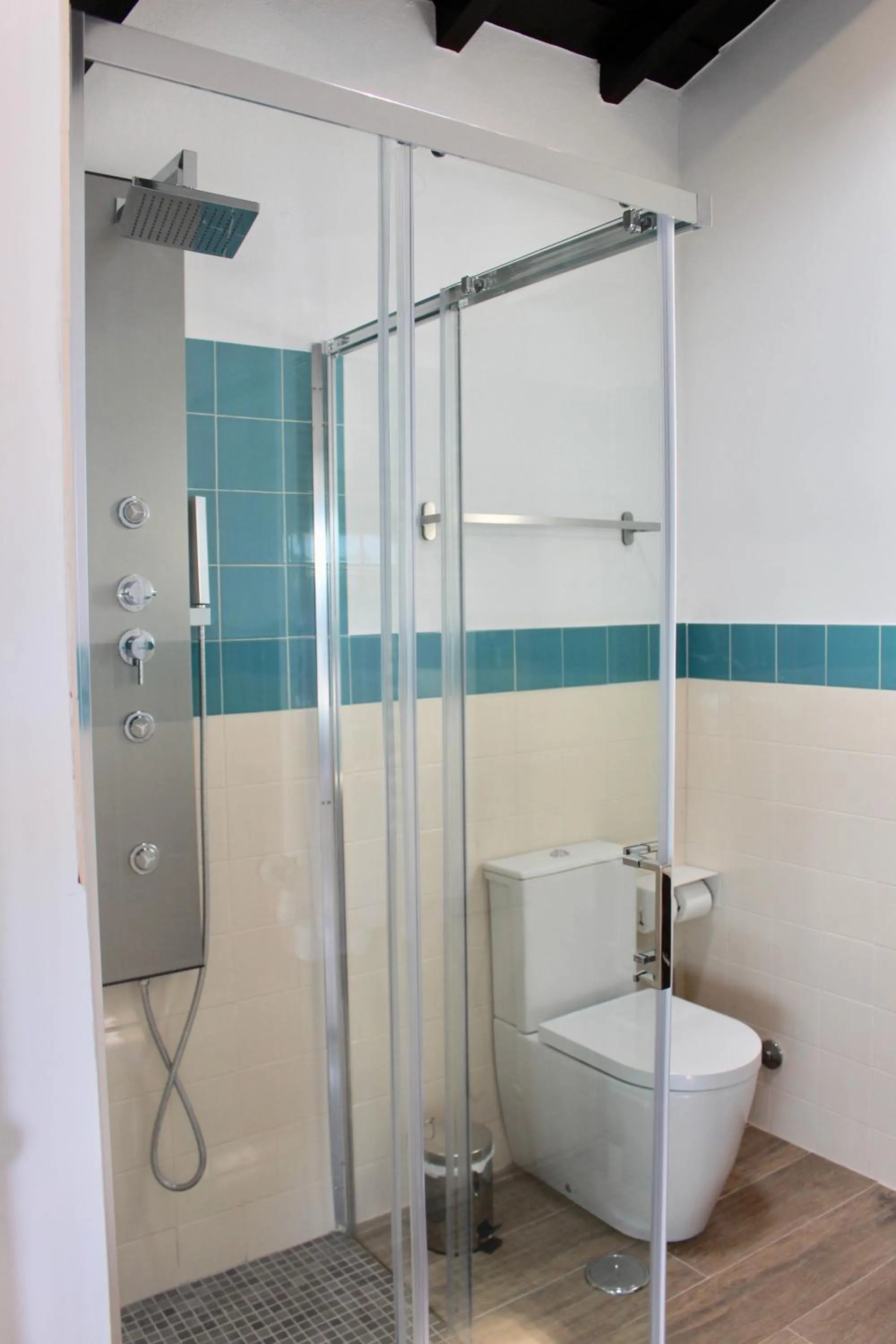 Shower in Vida-Vi, Country House and B&B