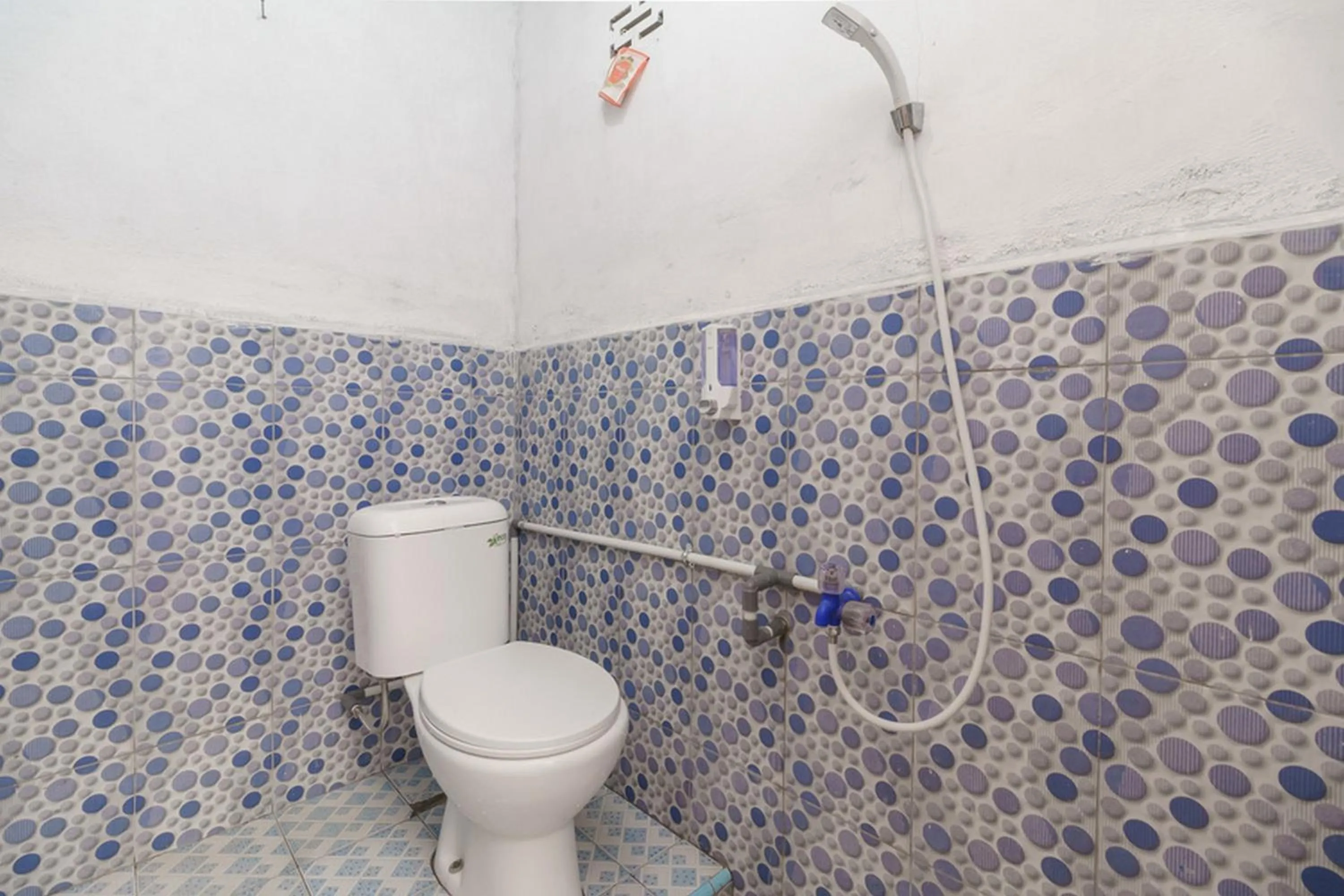 Bathroom in RedDoorz Syariah near Paradiso Beach Sabang