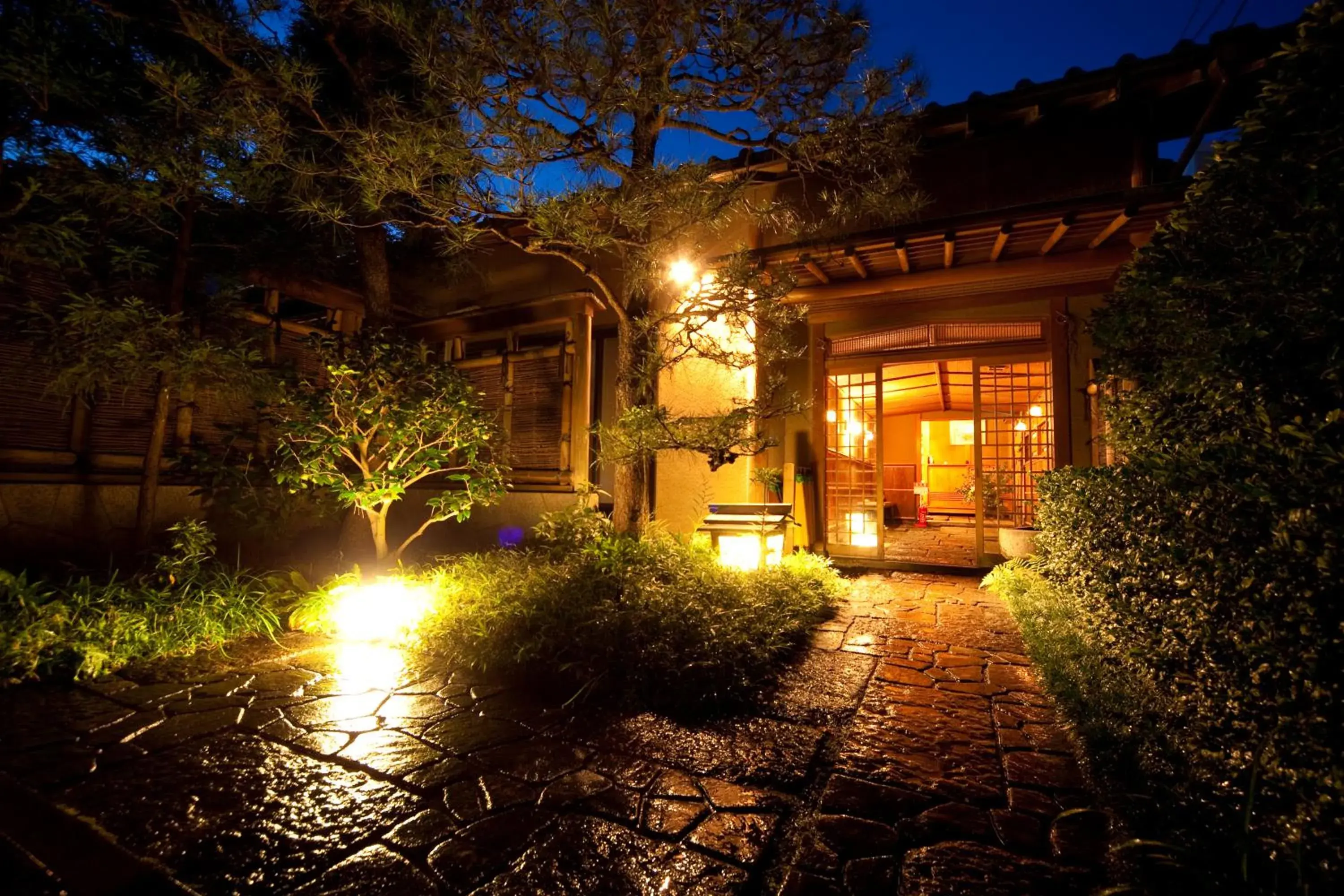 Facade/entrance in Kappo Ryokan Yumesaki Facade/entrance in Kappo Ryokan Yumesaki