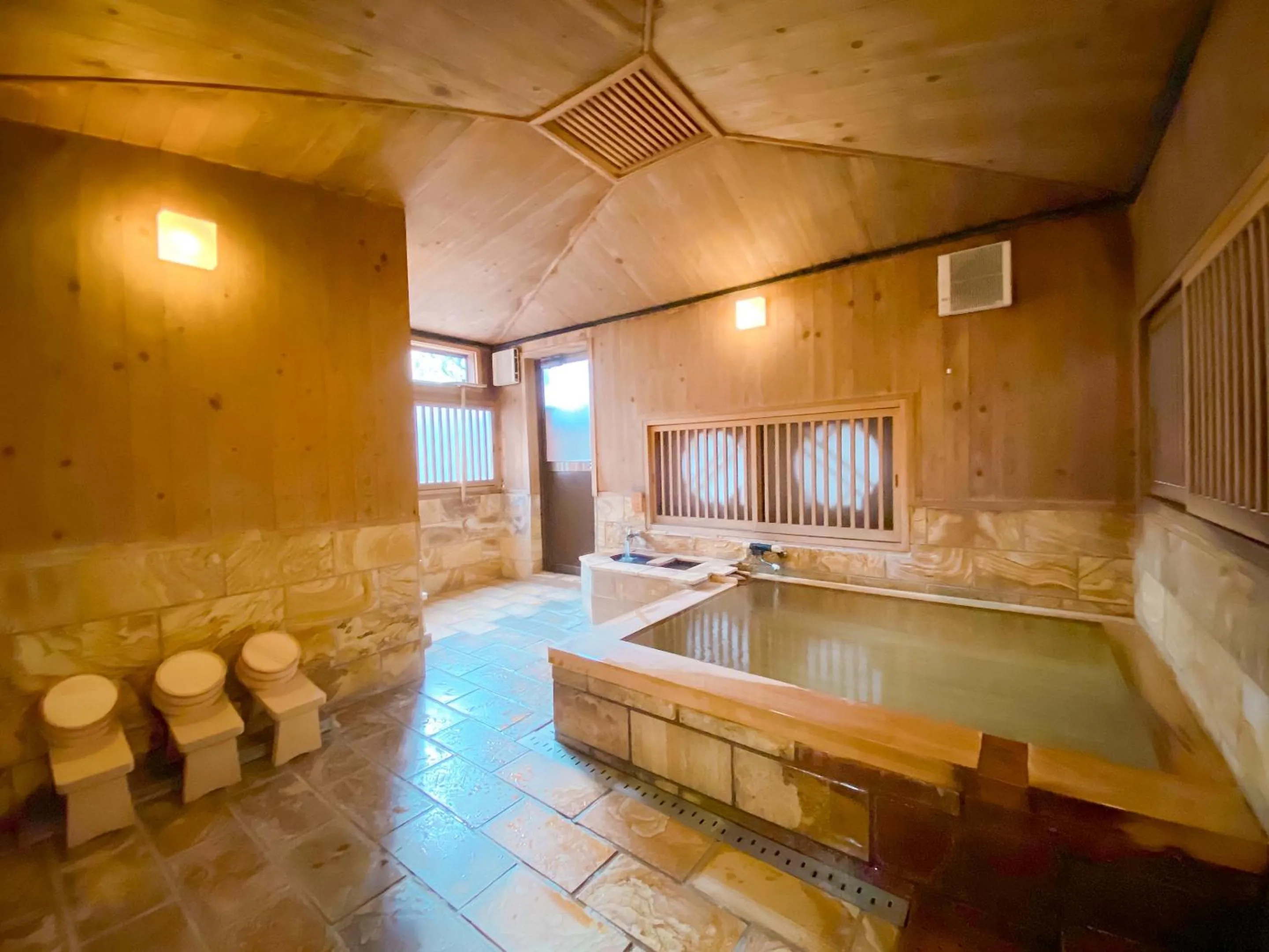 Public Bath in Kappo Ryokan Yumesaki