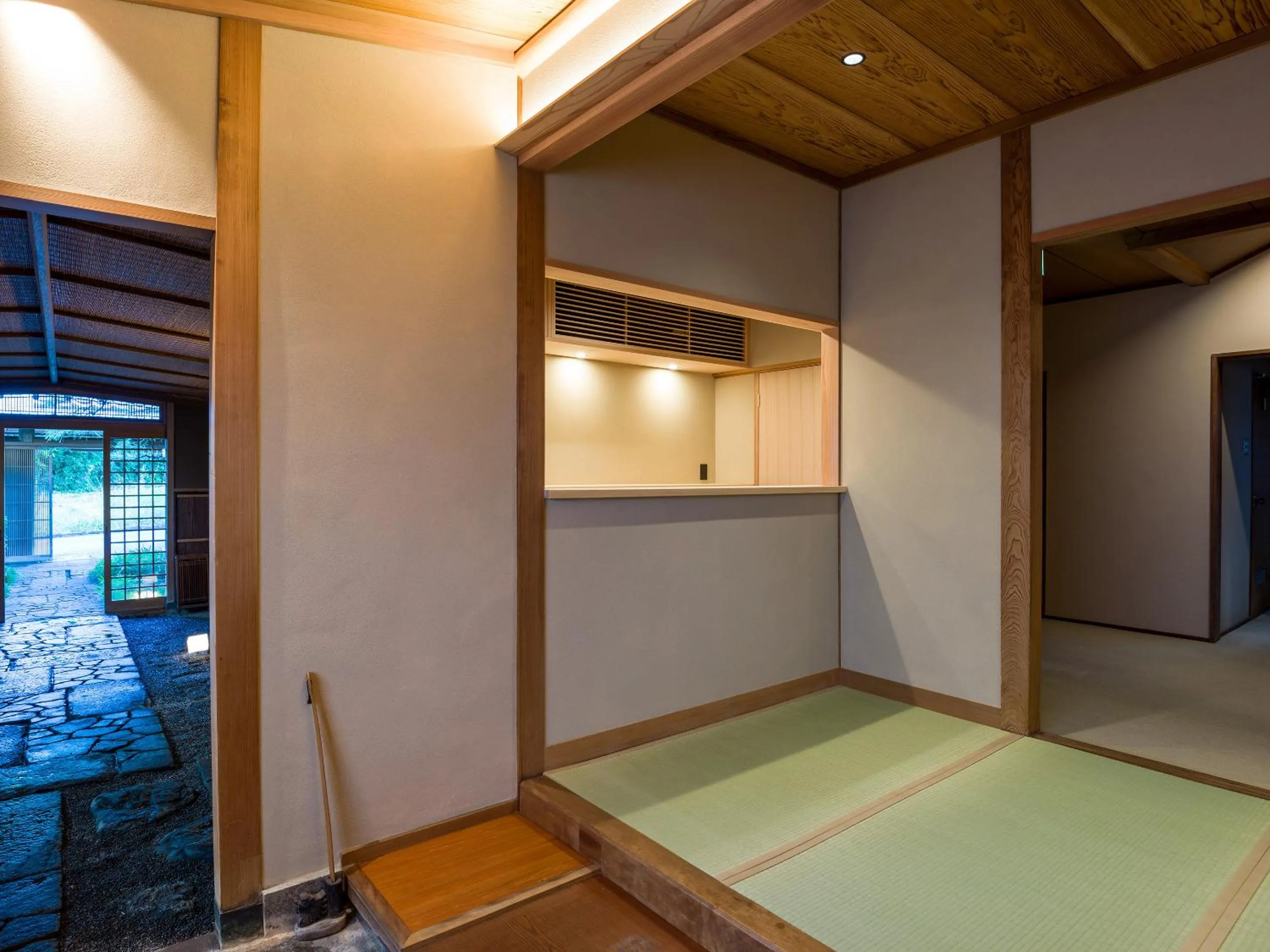 Facade/entrance, Bed in Kappo Ryokan Yumesaki