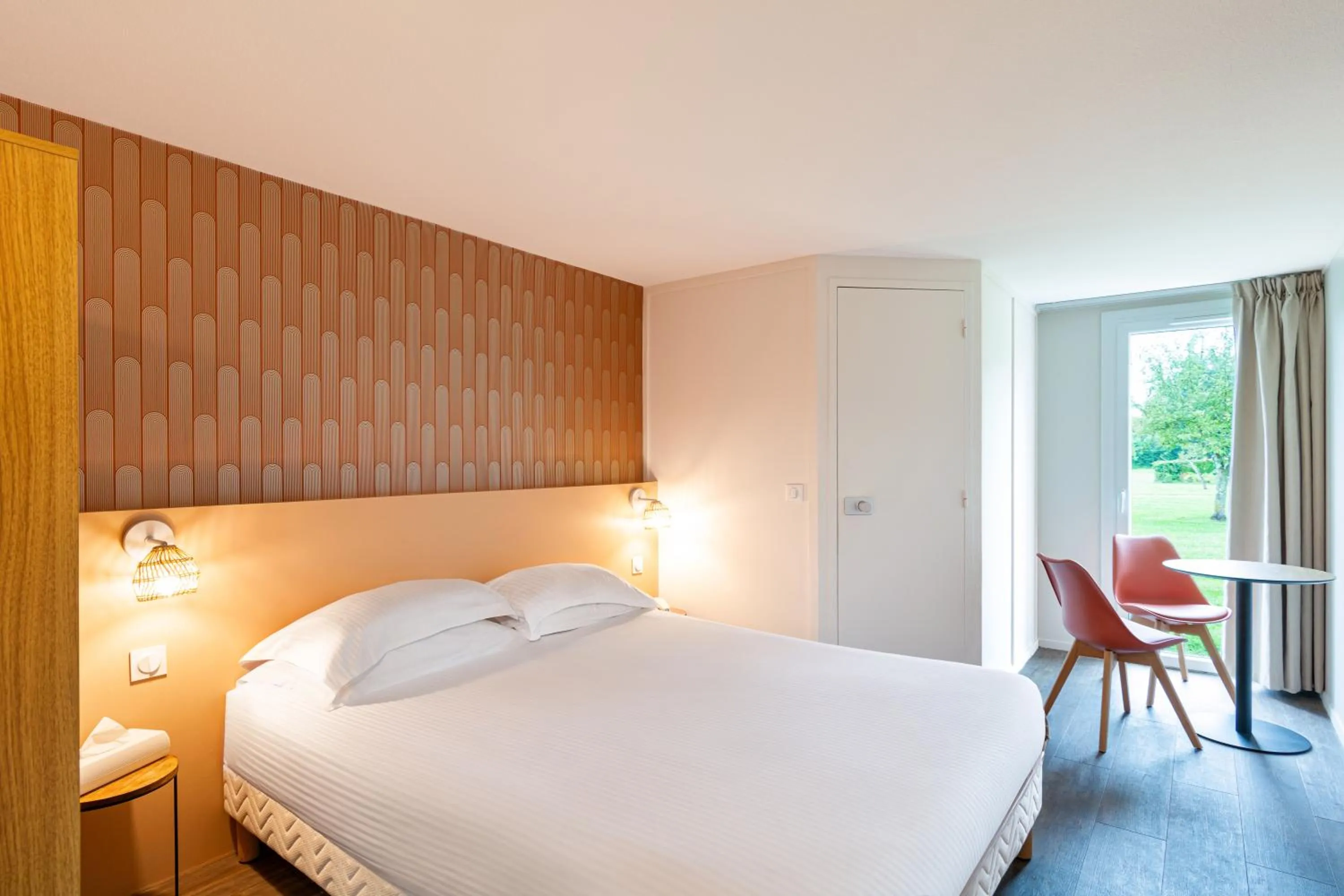 Bedroom, Bed in Eden Park Hotel Restaurant