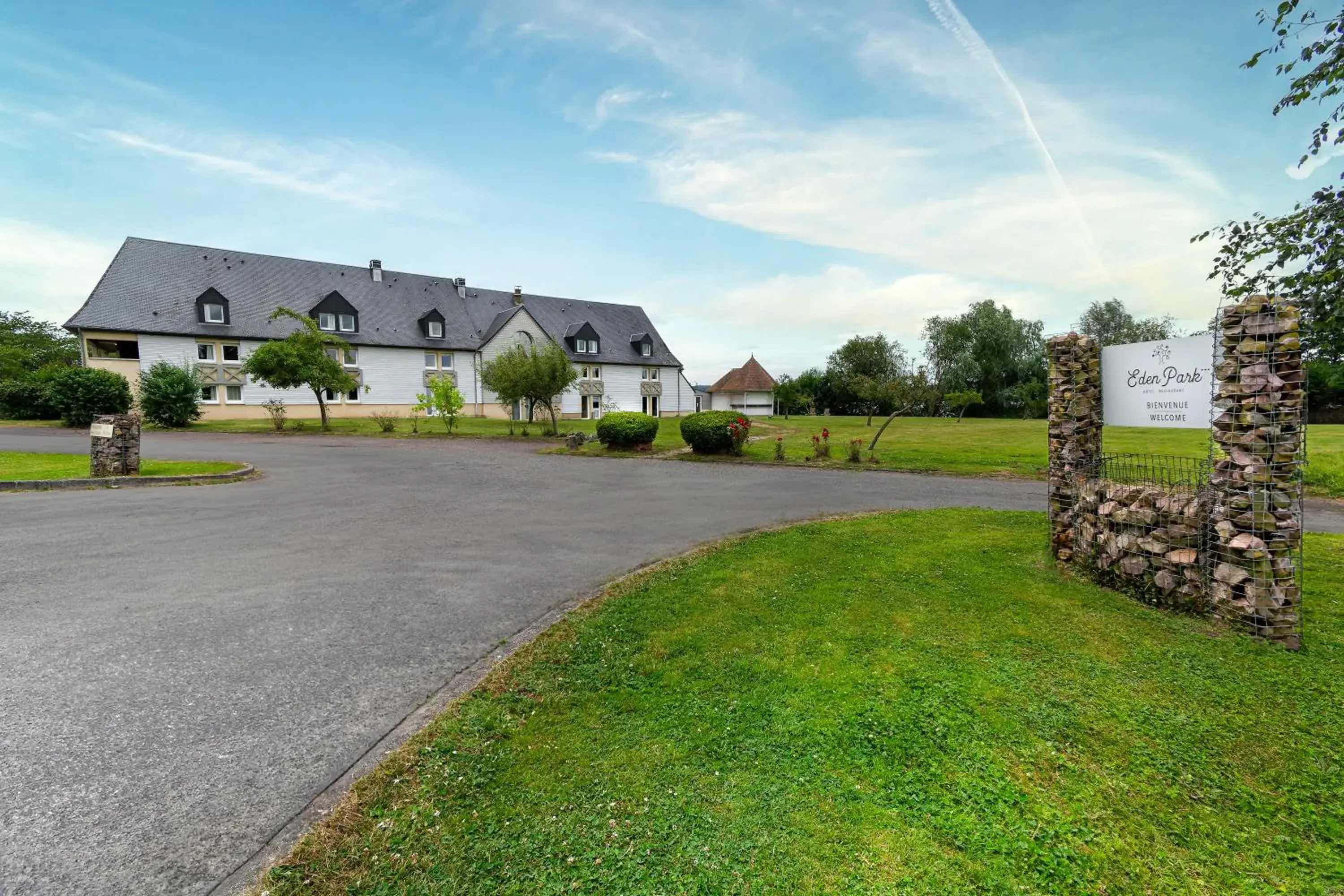 Facade/entrance in Eden Park Hotel Restaurant Facade/entrance in Eden Park Hotel Restaurant