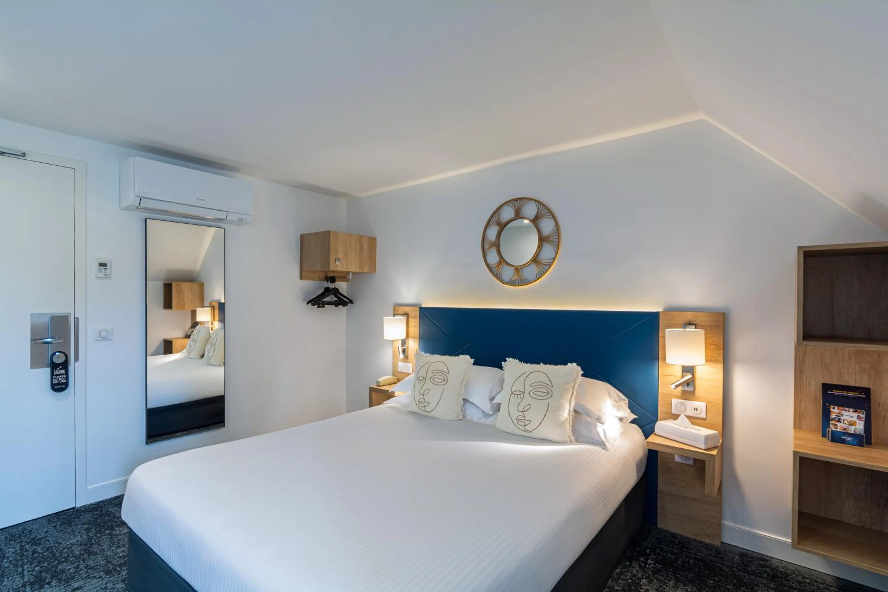 Photo of the whole room, Bed in Eden Park Hotel Restaurant