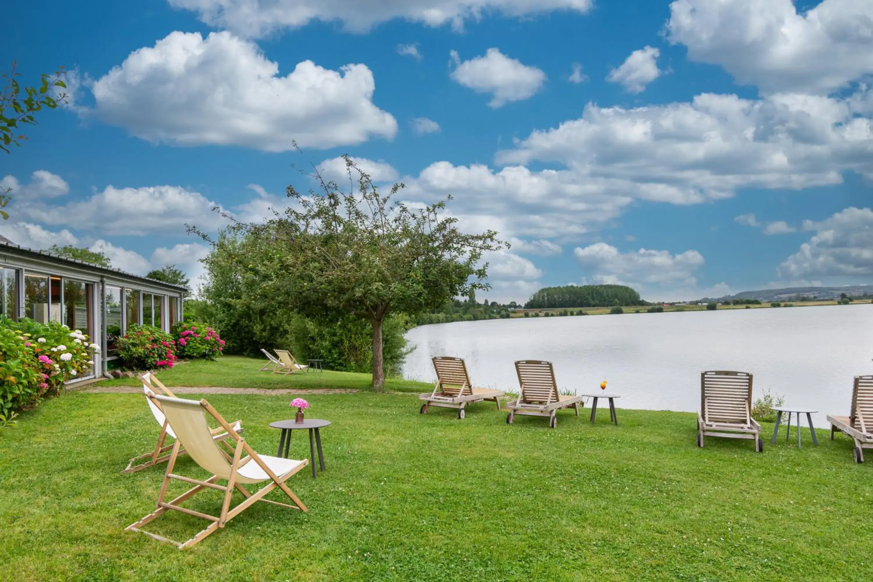 Garden in Eden Park Hotel Restaurant Garden in Eden Park Hotel Restaurant