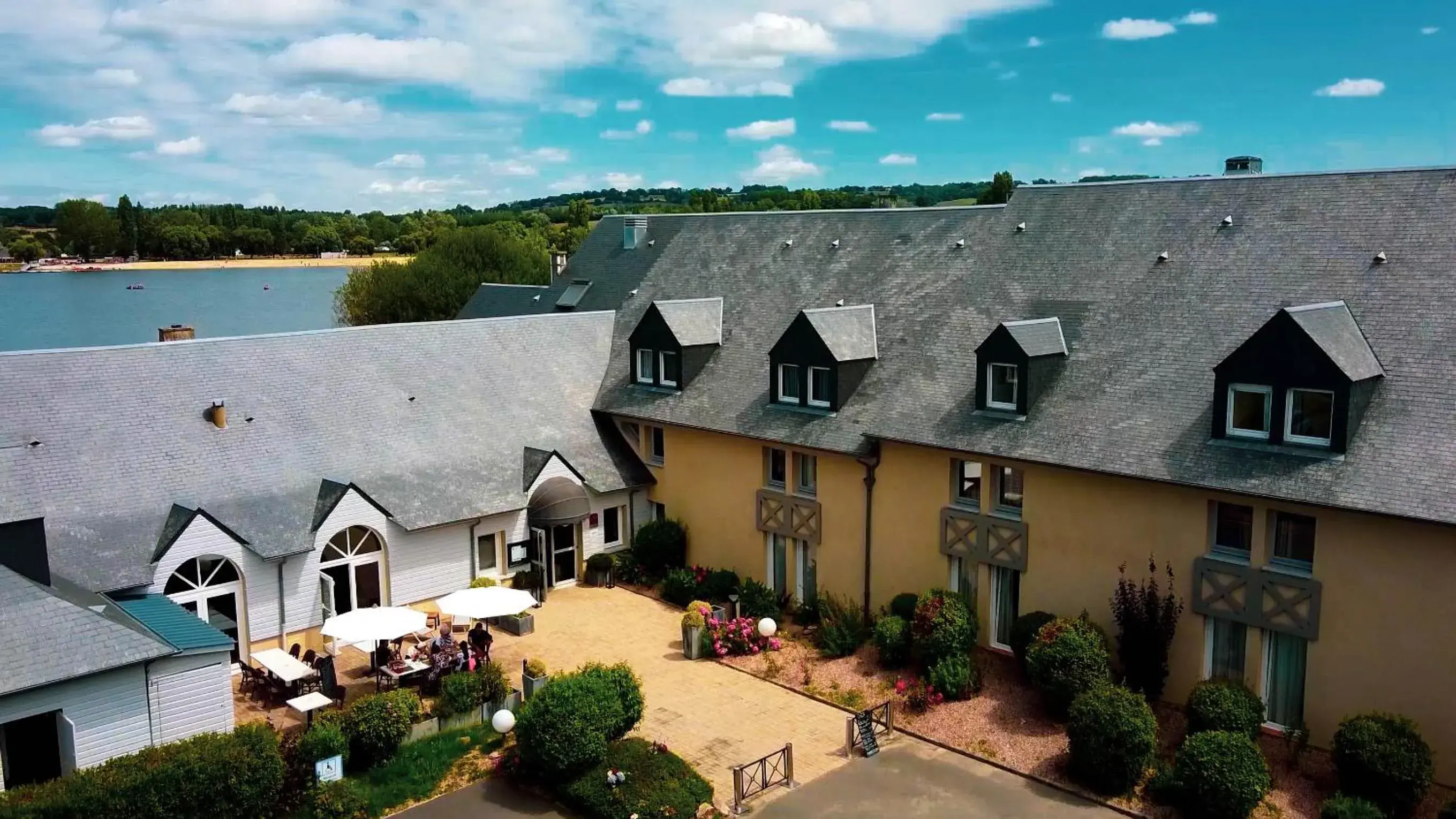 Property building in Eden Park Hotel Restaurant Property building in Eden Park Hotel Restaurant