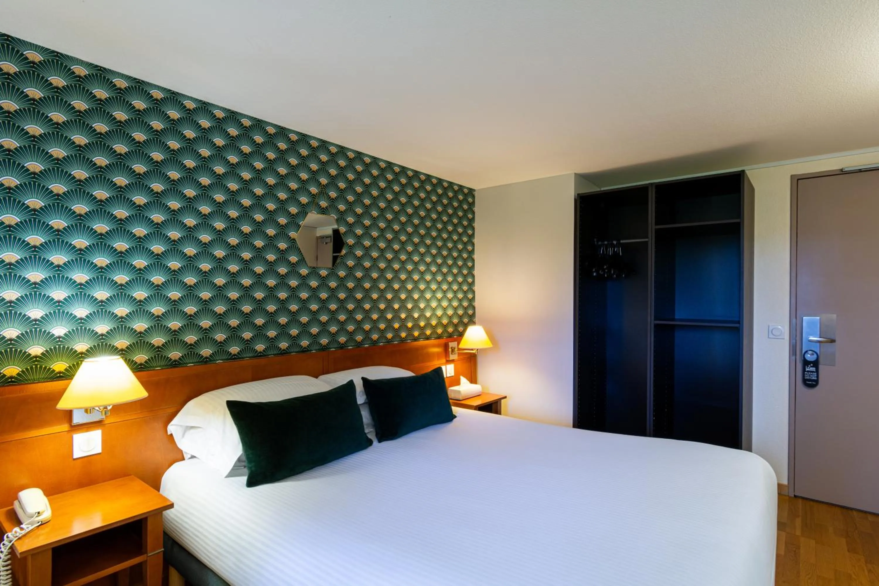 Bedroom, Bed in Eden Park Hotel Restaurant