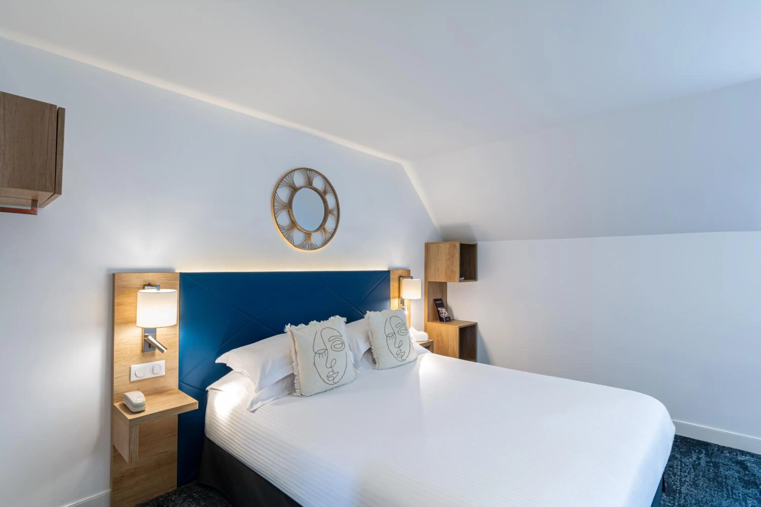 Bedroom, Bed in Eden Park Hotel Restaurant