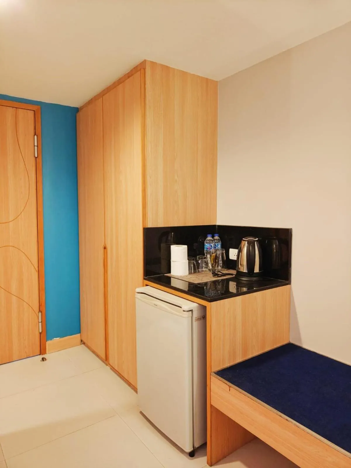 minibar, Bed in Ratana Platinum Resort Kamala