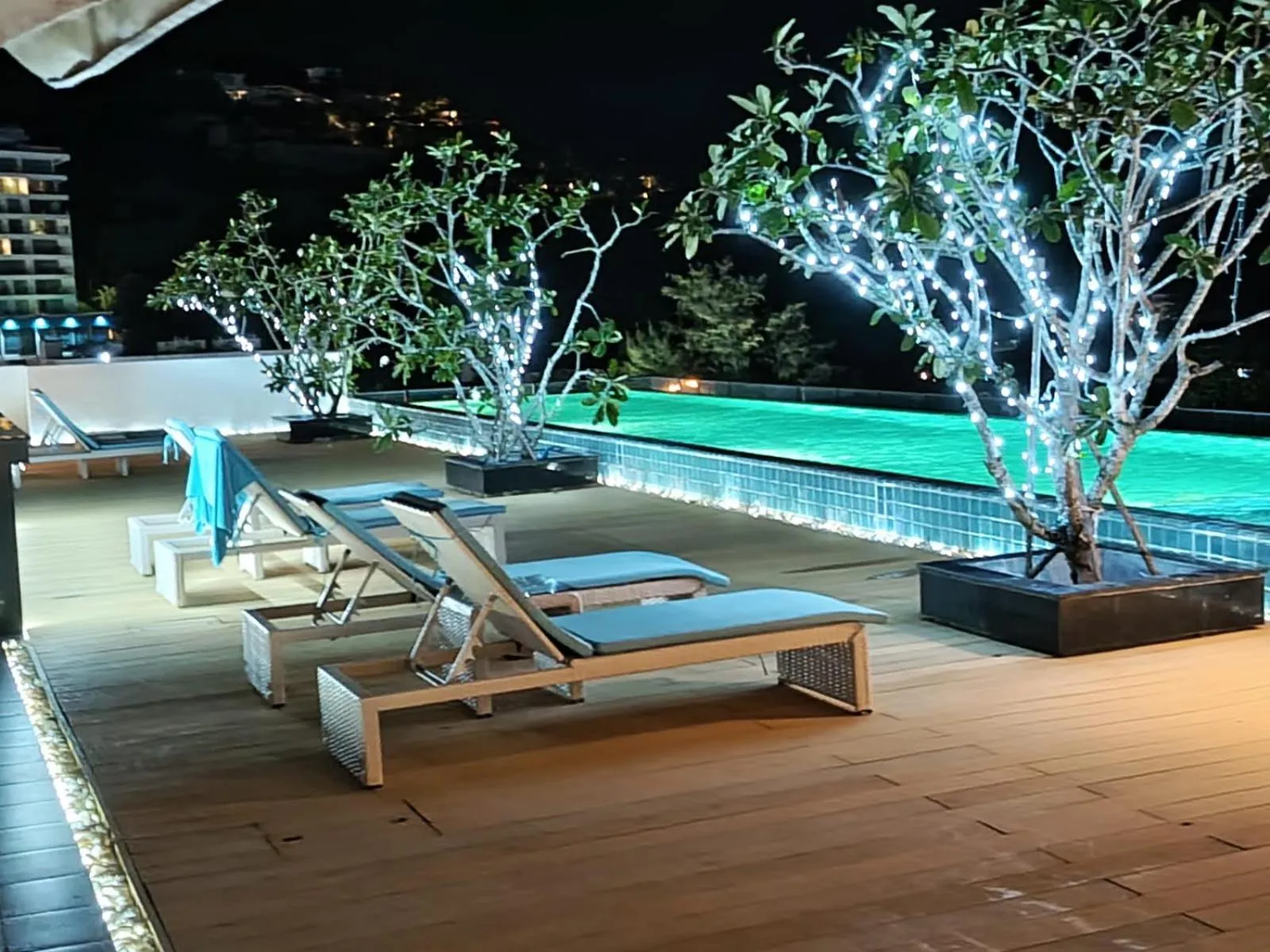 Swimming pool in Ratana Platinum Resort Kamala