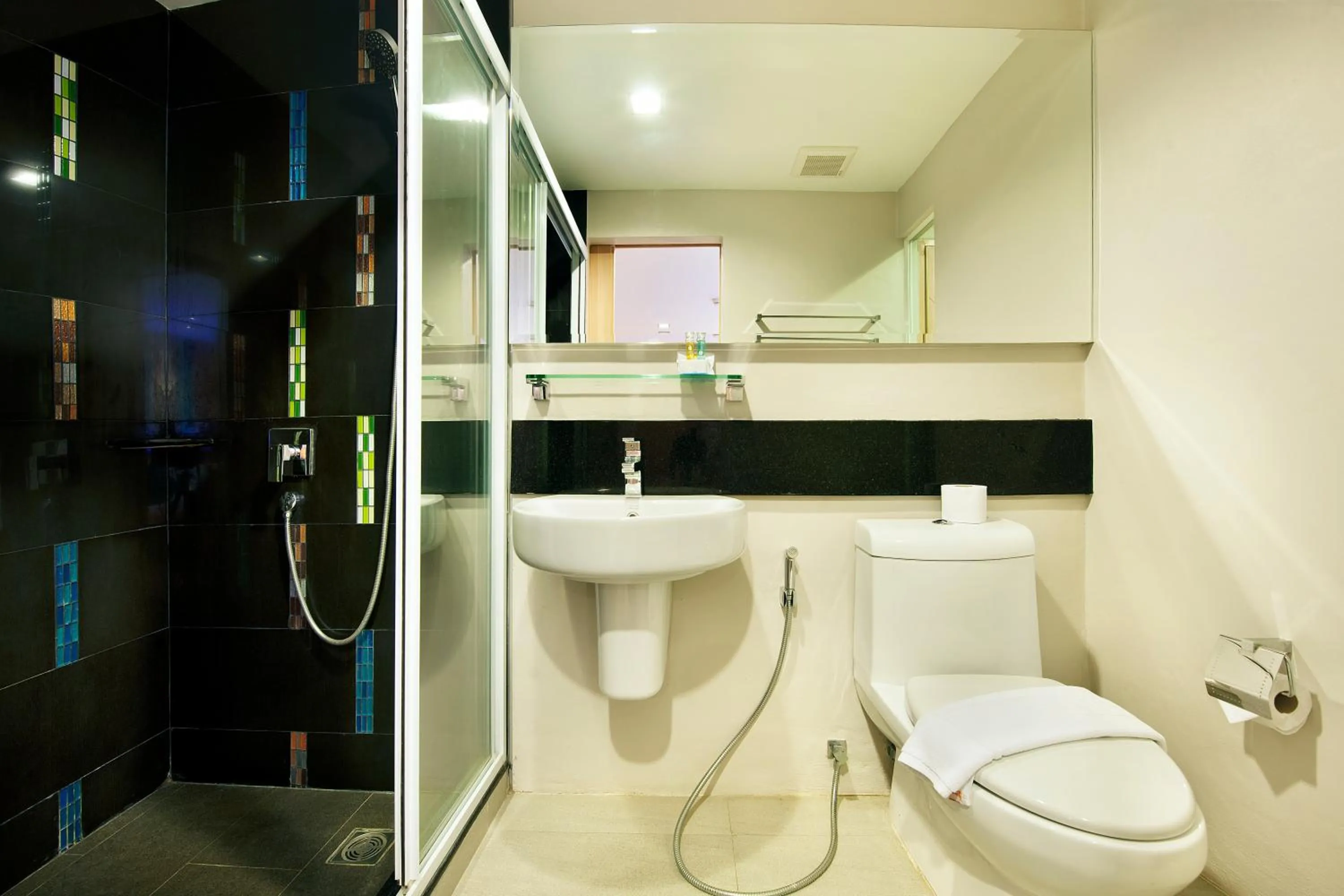 Bathroom in Ratana Platinum Resort Kamala