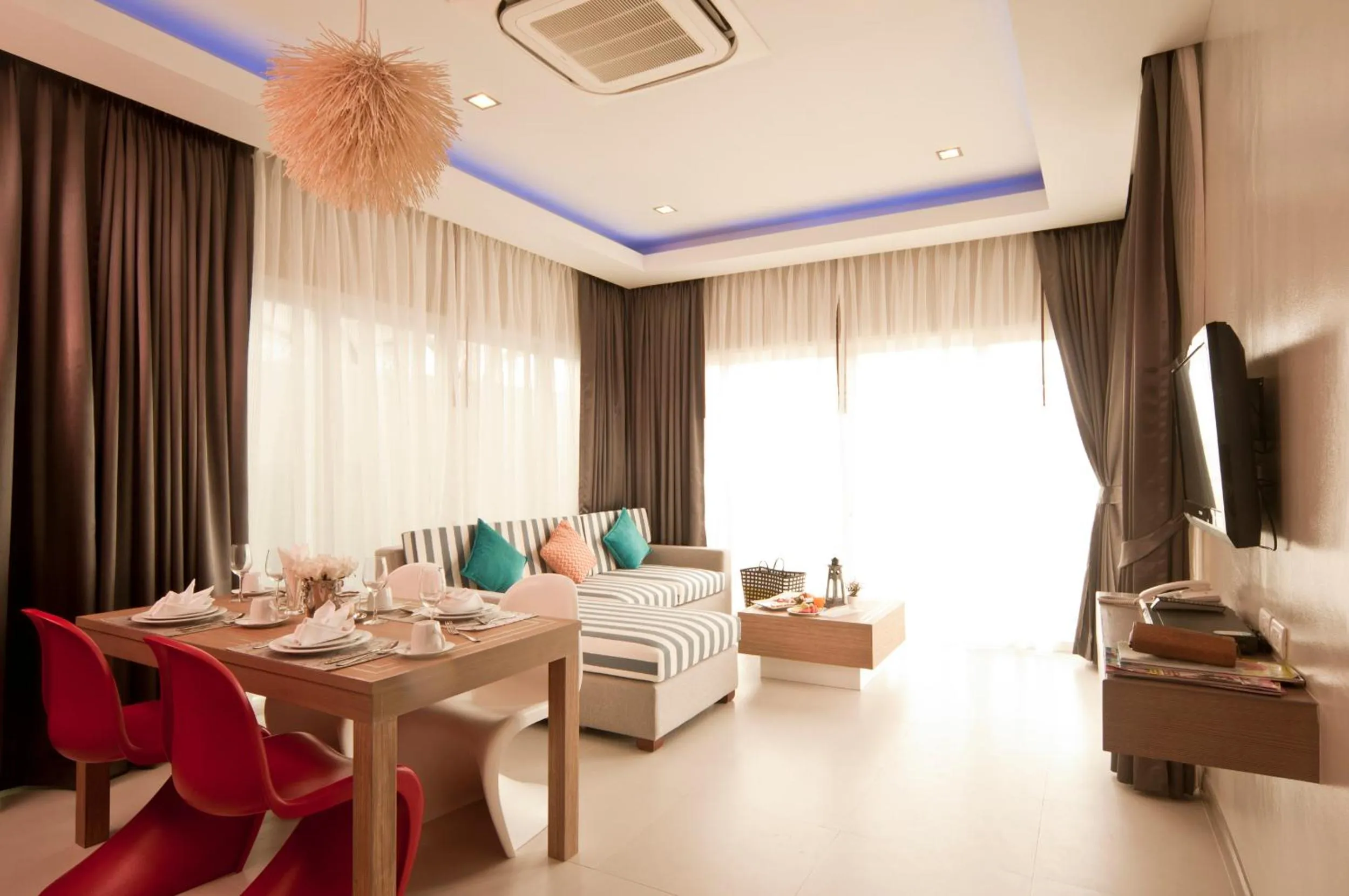 TV and multimedia in Ratana Platinum Resort Kamala