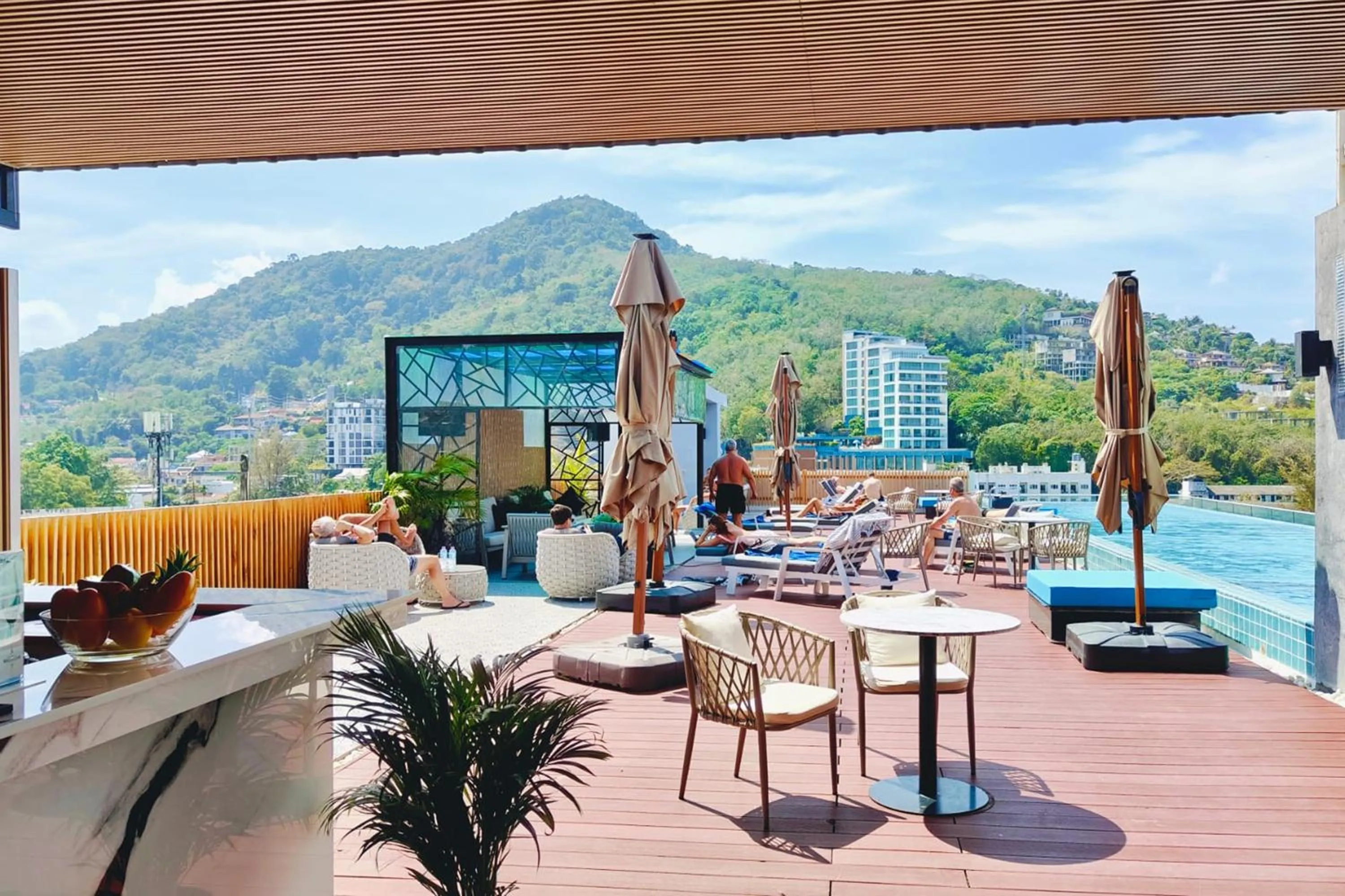 Swimming pool in Ratana Platinum Resort Kamala