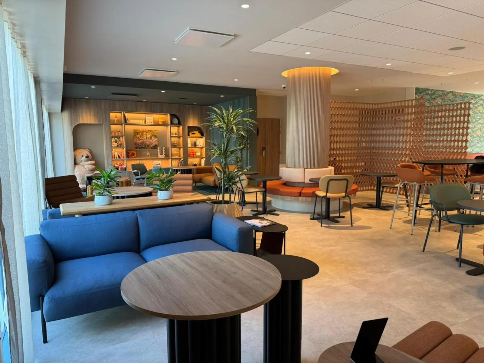 Lobby or reception in Novotel Suites Rouen Normandie