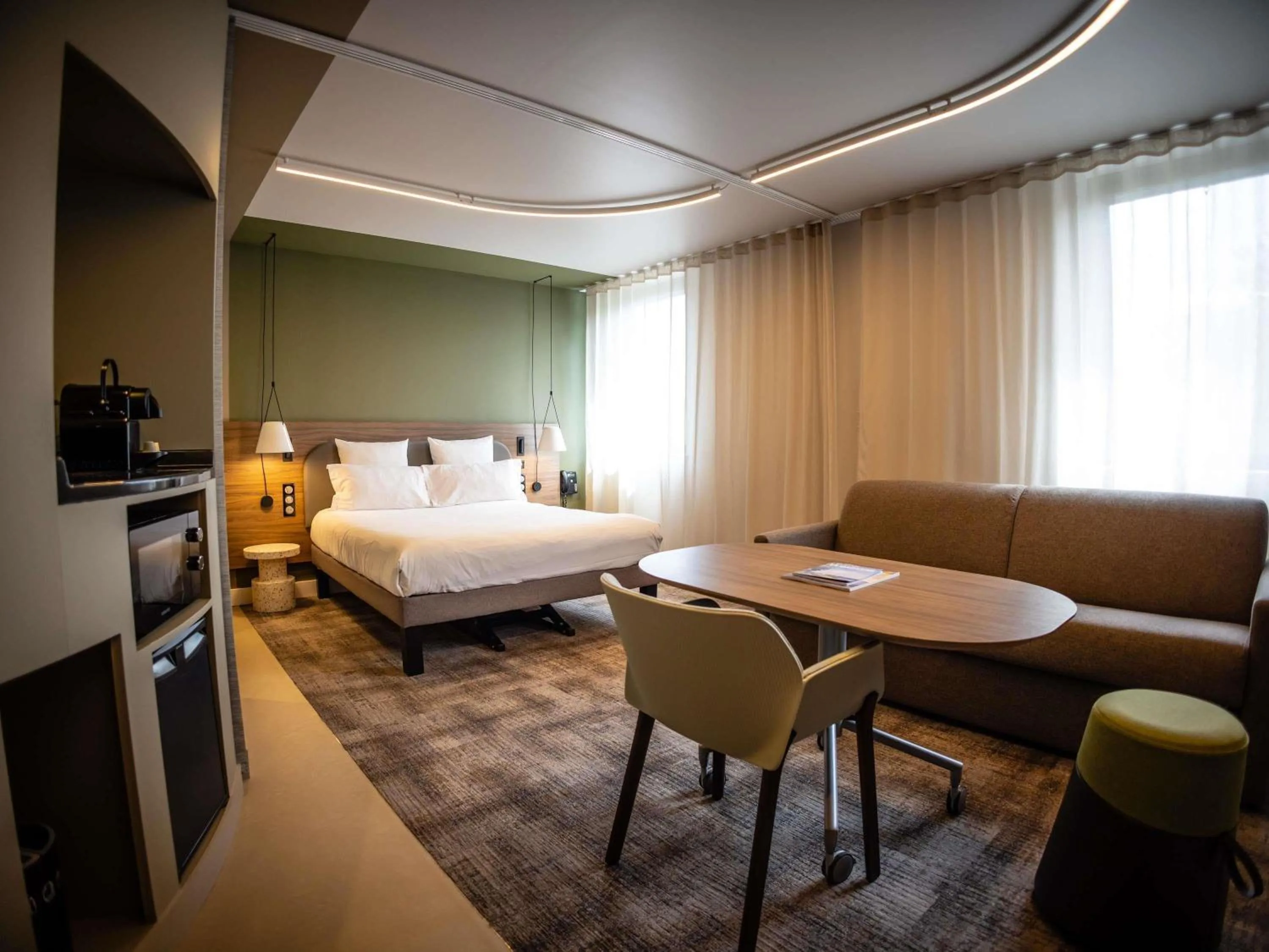 Bedroom, Bed in Novotel Suites Rouen Normandie