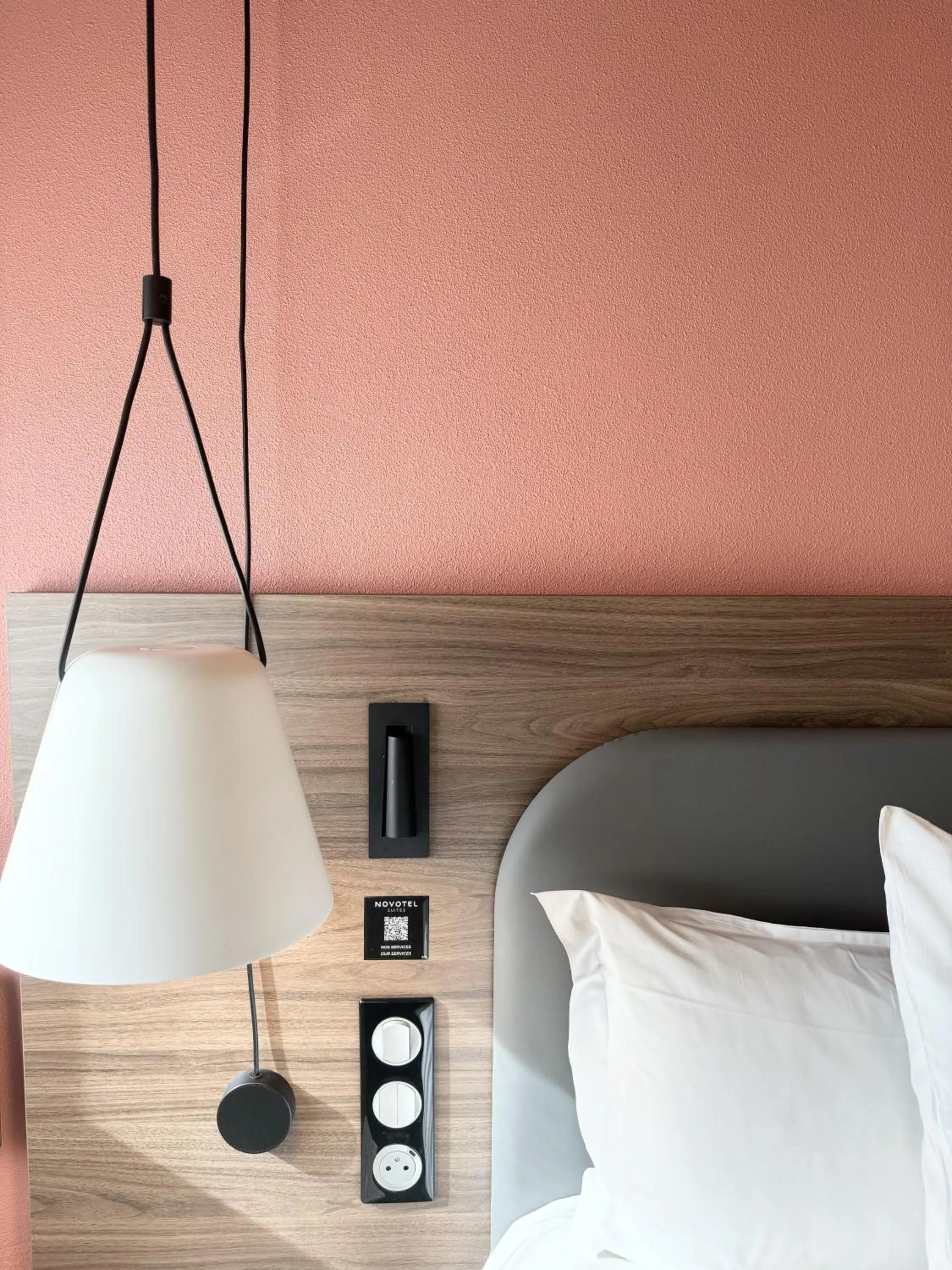 Bed in Novotel Suites Rouen Normandie