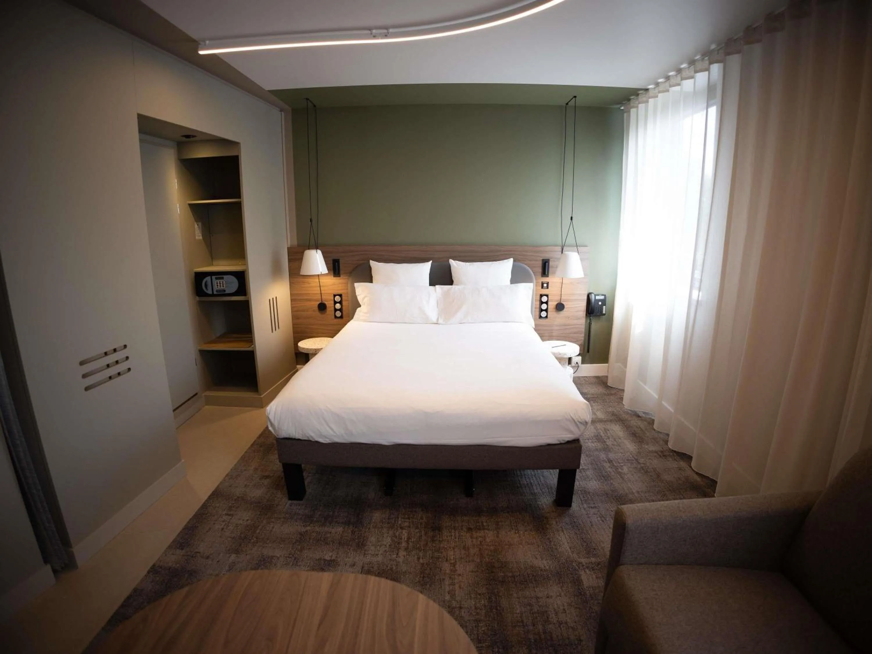 Bedroom, Bed in Novotel Suites Rouen Normandie